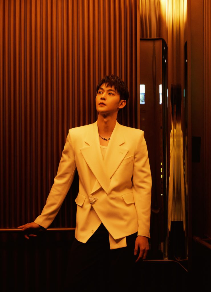 黄景瑜被偷拍 意外爆出这男星恋情