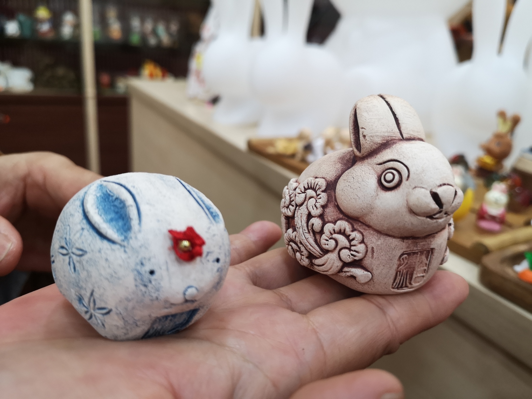 （24日见报）大都会/新年特稿：觉诚法师兔年收藏品