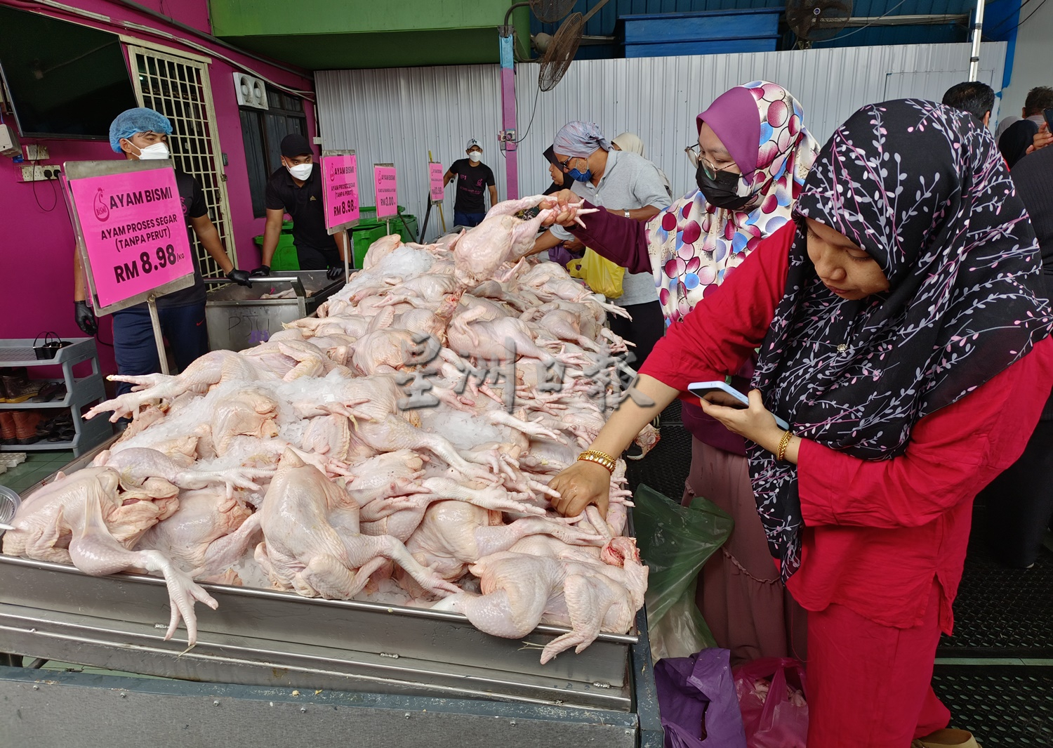 沙拉胡丁指出，他将在未来的一个月内，与国内4个大企业食品生产商商讨，从根源开始探讨。