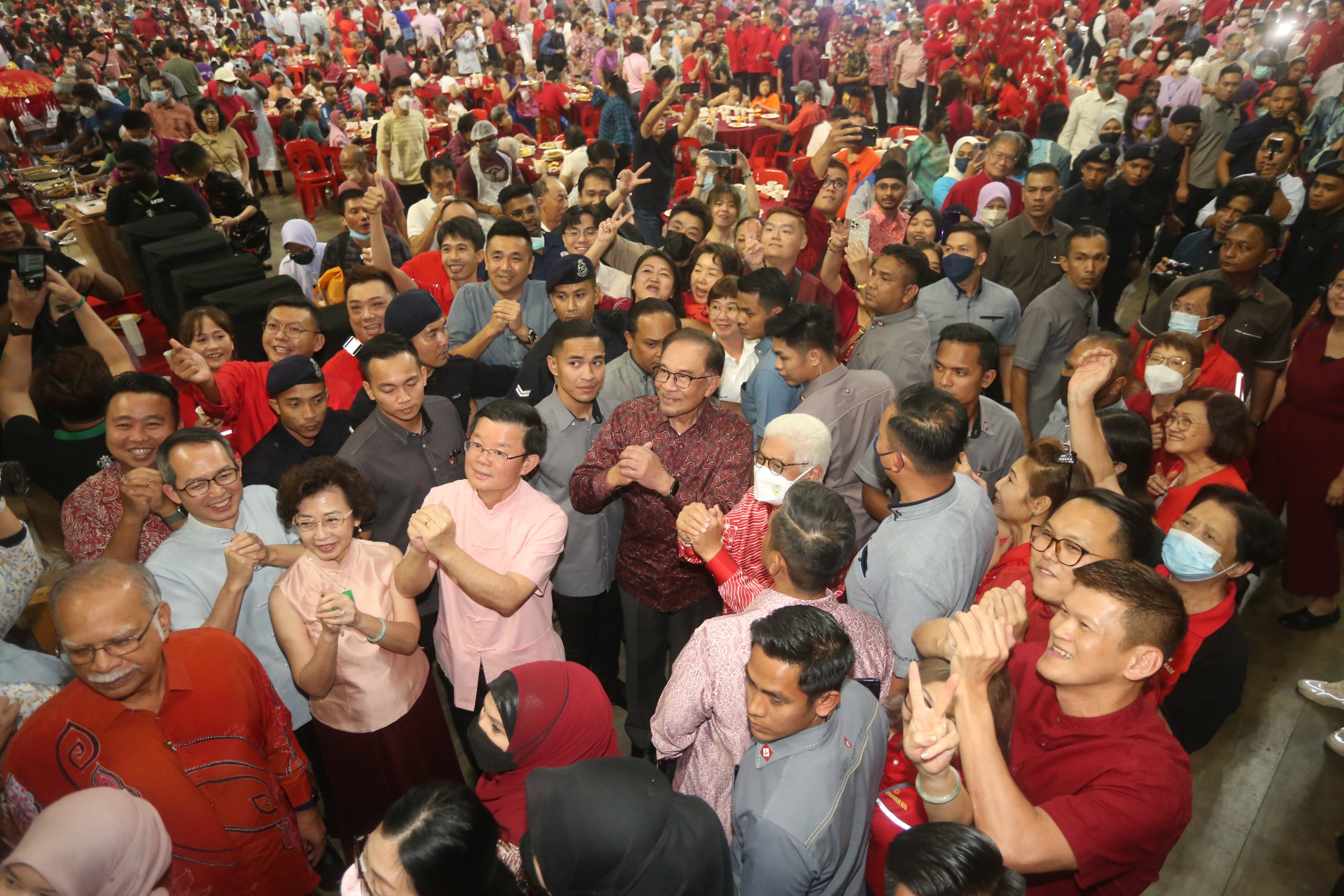 首相安华出席槟首长曹观友大团拜