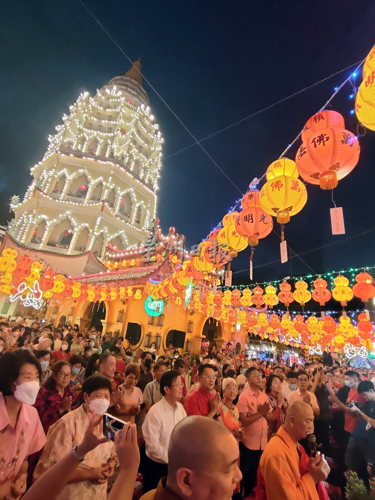 (全国)极乐寺亮灯 宣布将建新医院