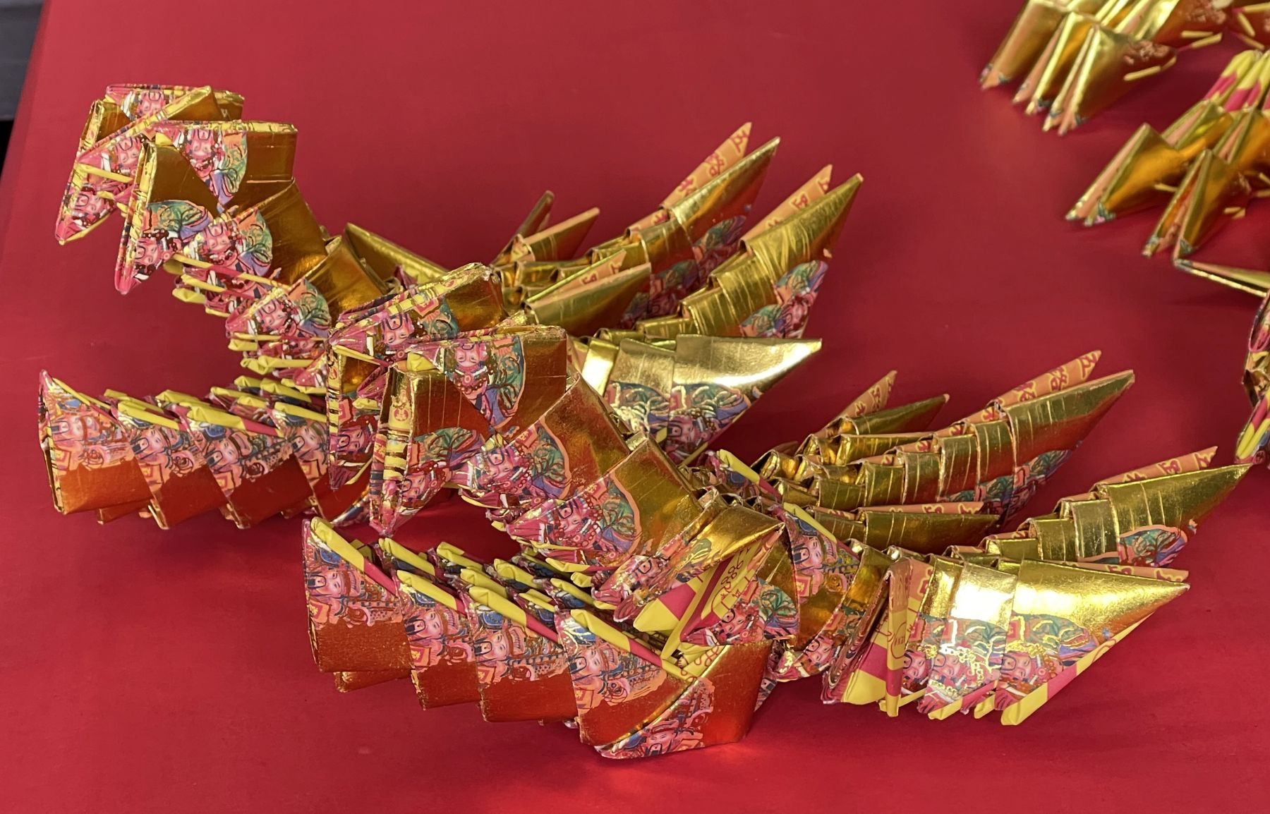 (古城封底主文)【带你去找爱】:折金纸造型的爱