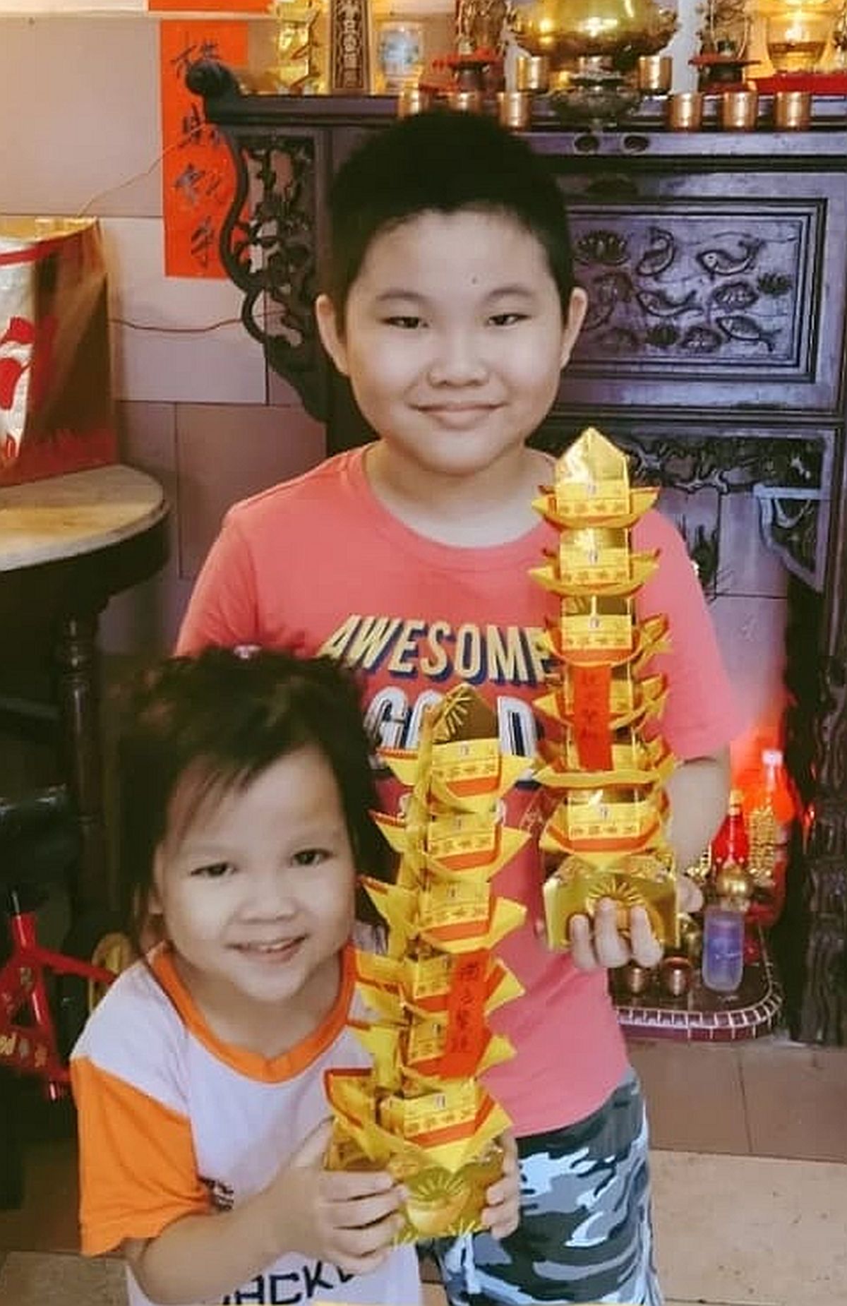 (古城封底主文)【带你去找爱】:折金纸造型的爱