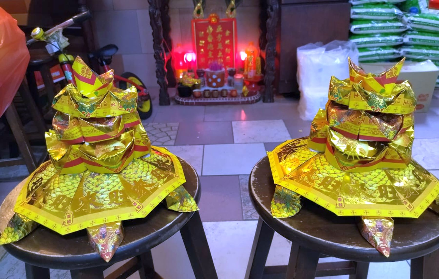 (古城封底主文)【带你去找爱】:折金纸造型的爱