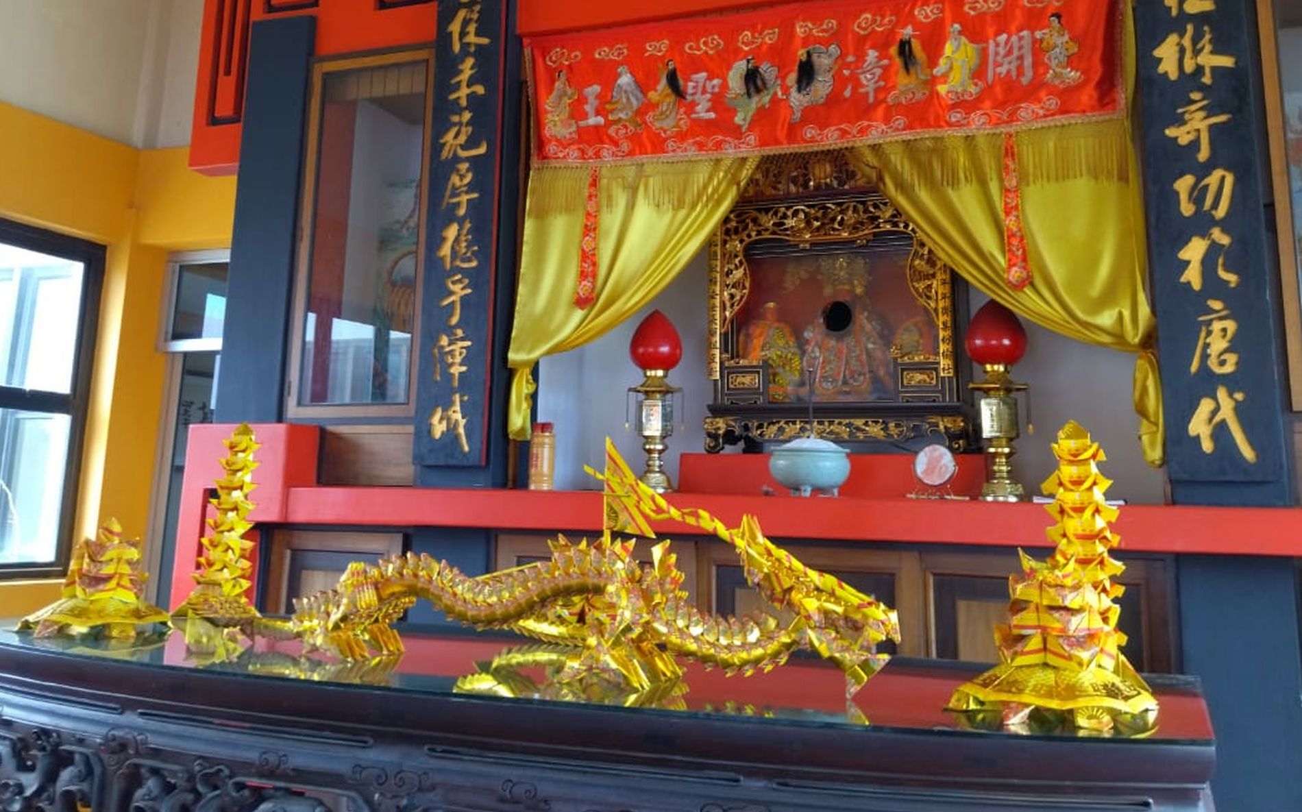 (古城封底主文)【带你去找爱】:折金纸造型的爱