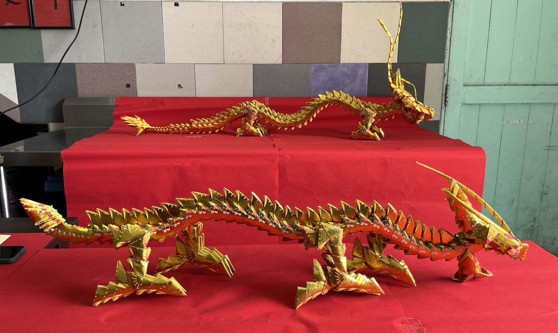 (古城封底主文)【带你去找爱】:折金纸造型的爱