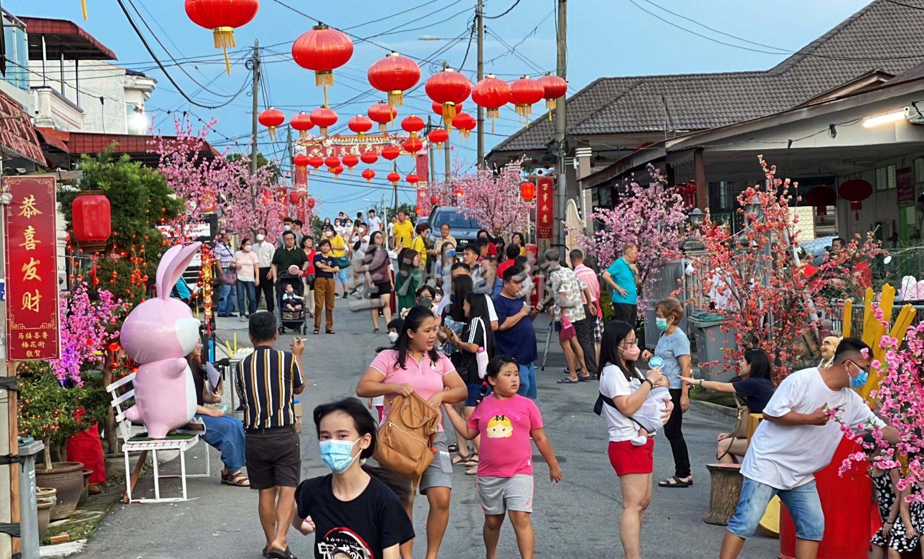 （古城封底主文）来马接峇鲁梅花街打卡，你将是“最靓的仔和囡”