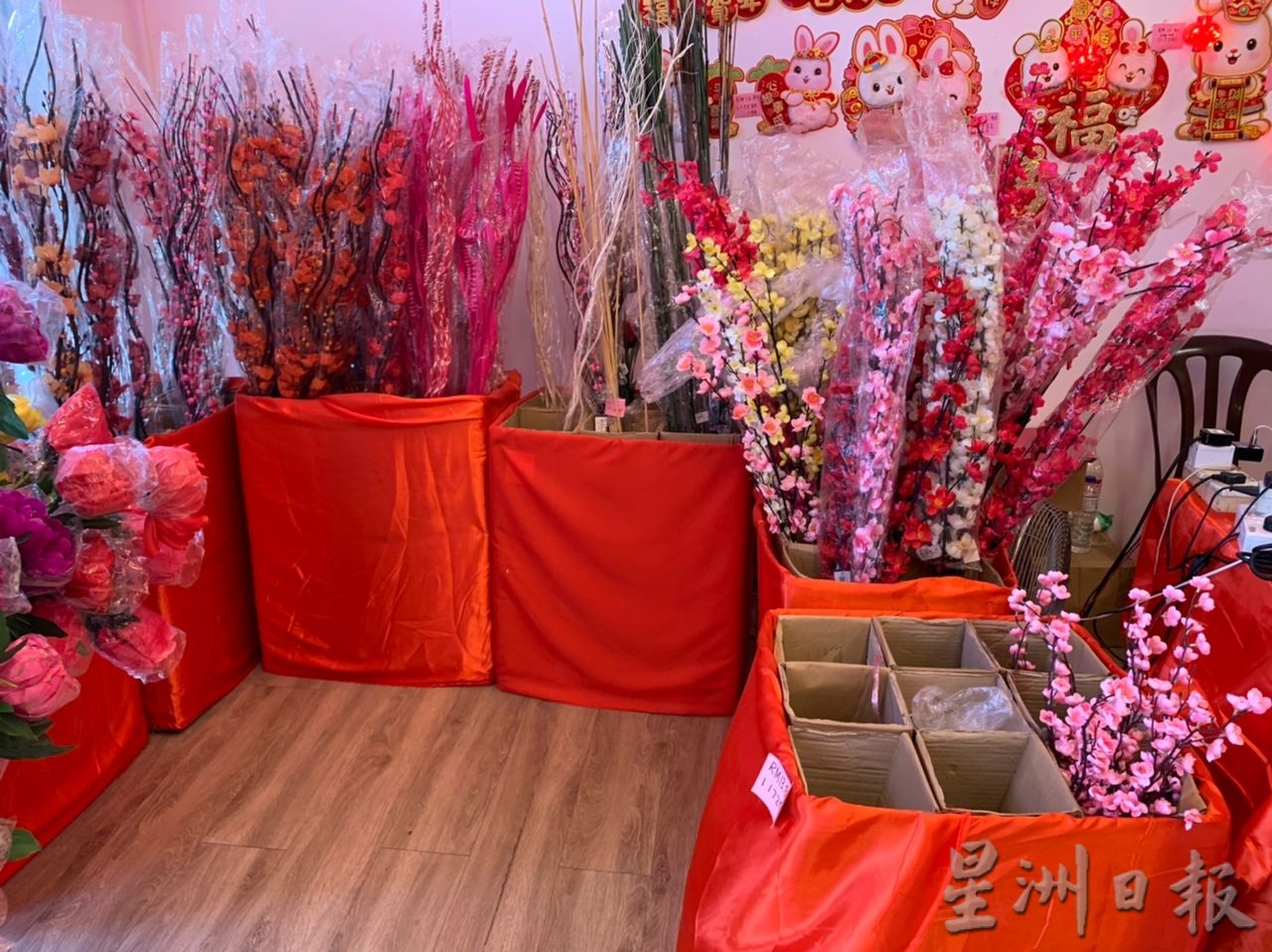 （古城封面主文）古城年货热起来 海味年饰肉干热销