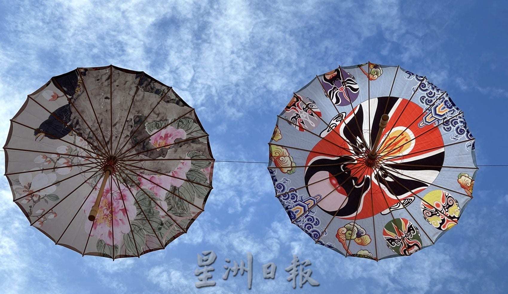 (古城封面主文)玛琳打造“年景伞巷”·谢守钦:散播欢乐给民众