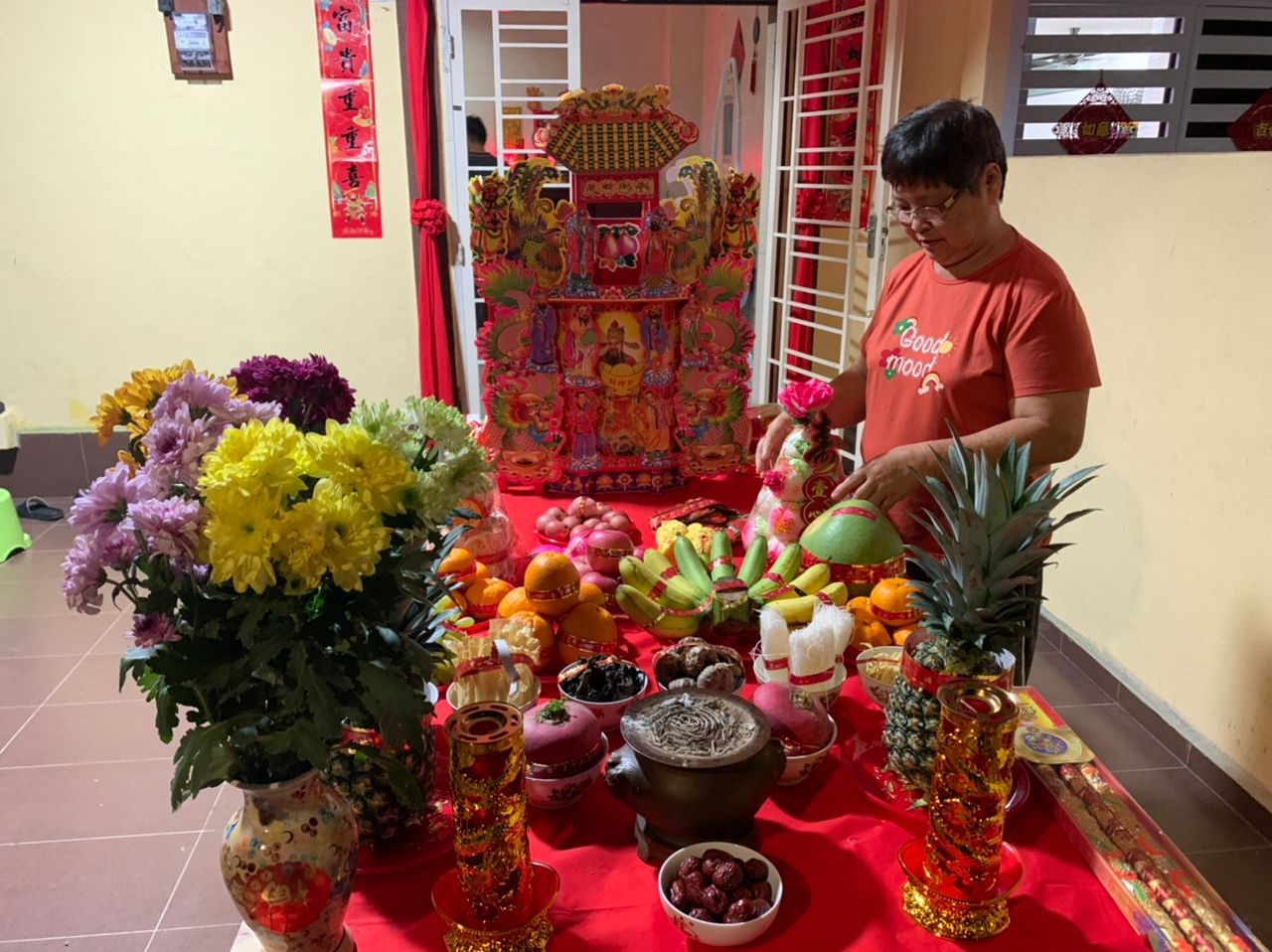 (古城封面主文)甲住家拜天公 神庙也开放拜天公,好热闹