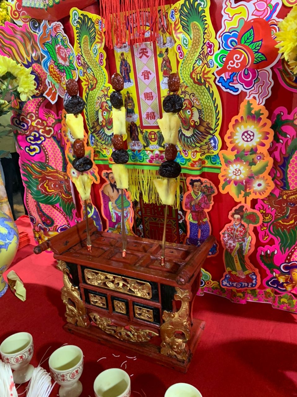 (古城封面主文)甲住家拜天公 神庙也开放拜天公,好热闹