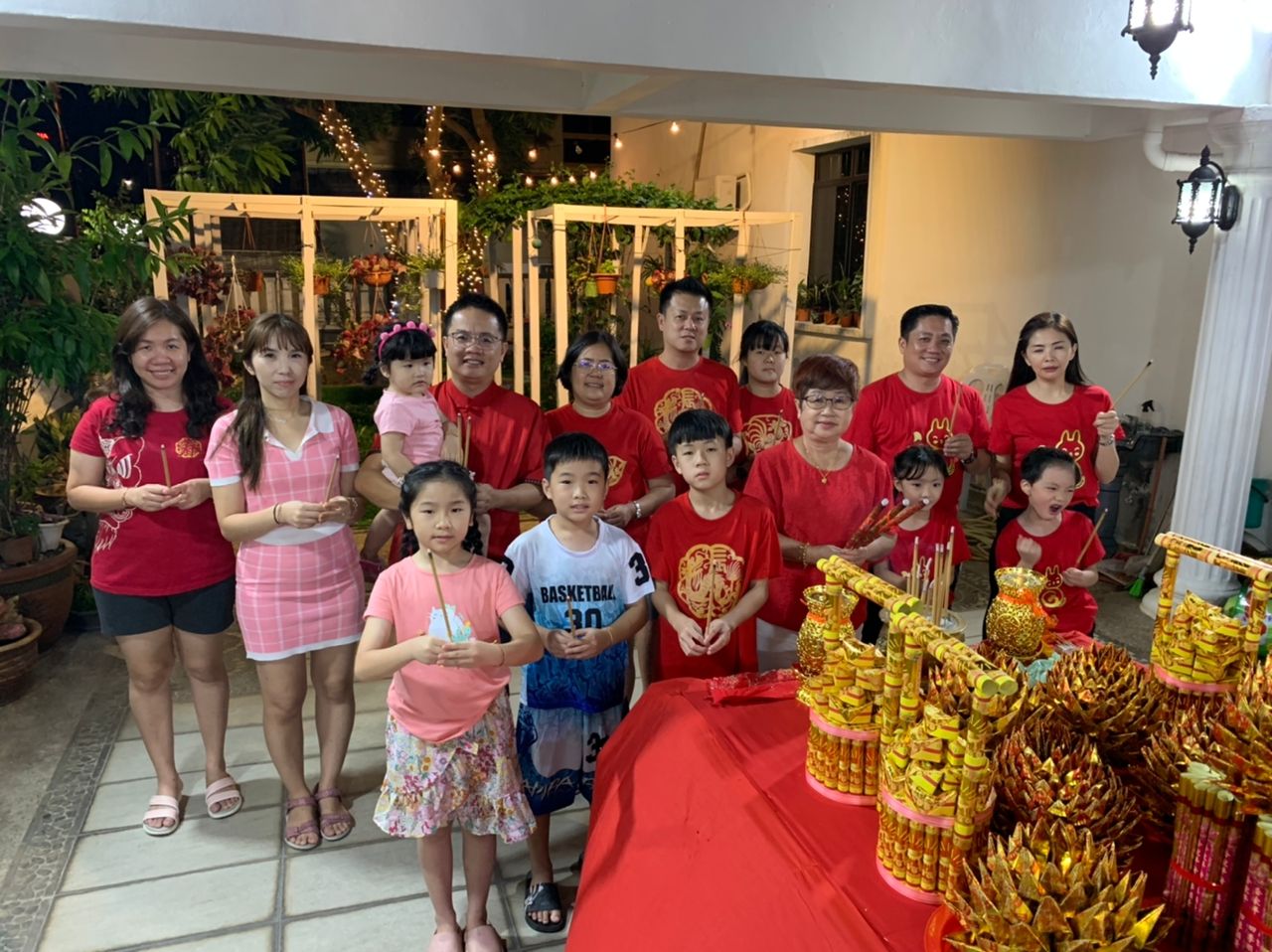 (古城封面主文)甲住家拜天公 神庙也开放拜天公,好热闹