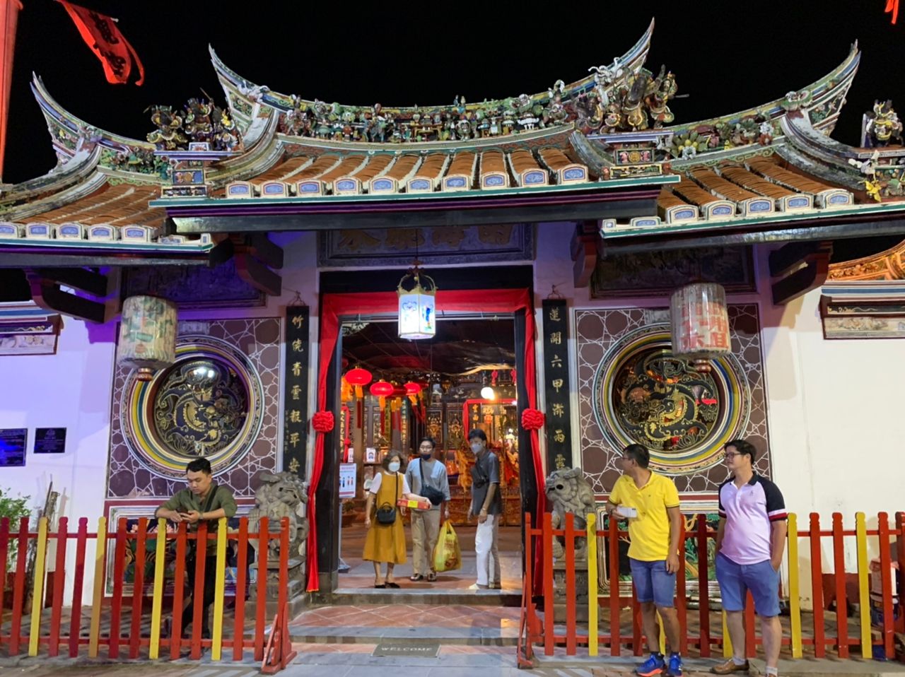(古城封面主文)甲住家拜天公 神庙也开放拜天公,好热闹