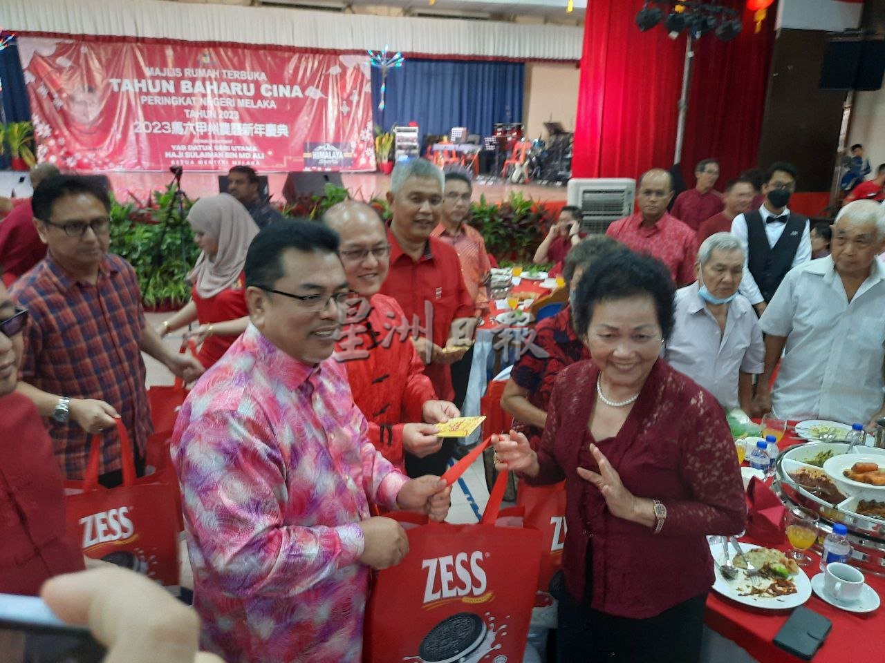 （古城封面主文）甲州政府新春团拜，数千人出席，展现团结政府精神