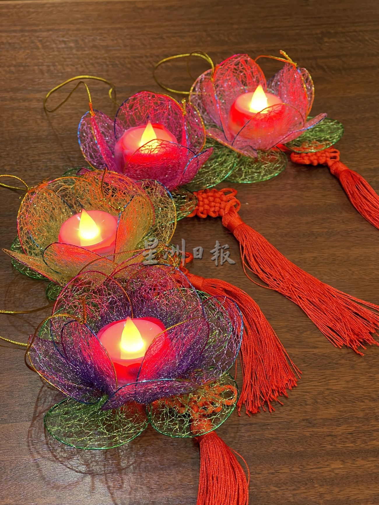 (古城封面主文)秦淮花灯向甲贺年·年景只有更美