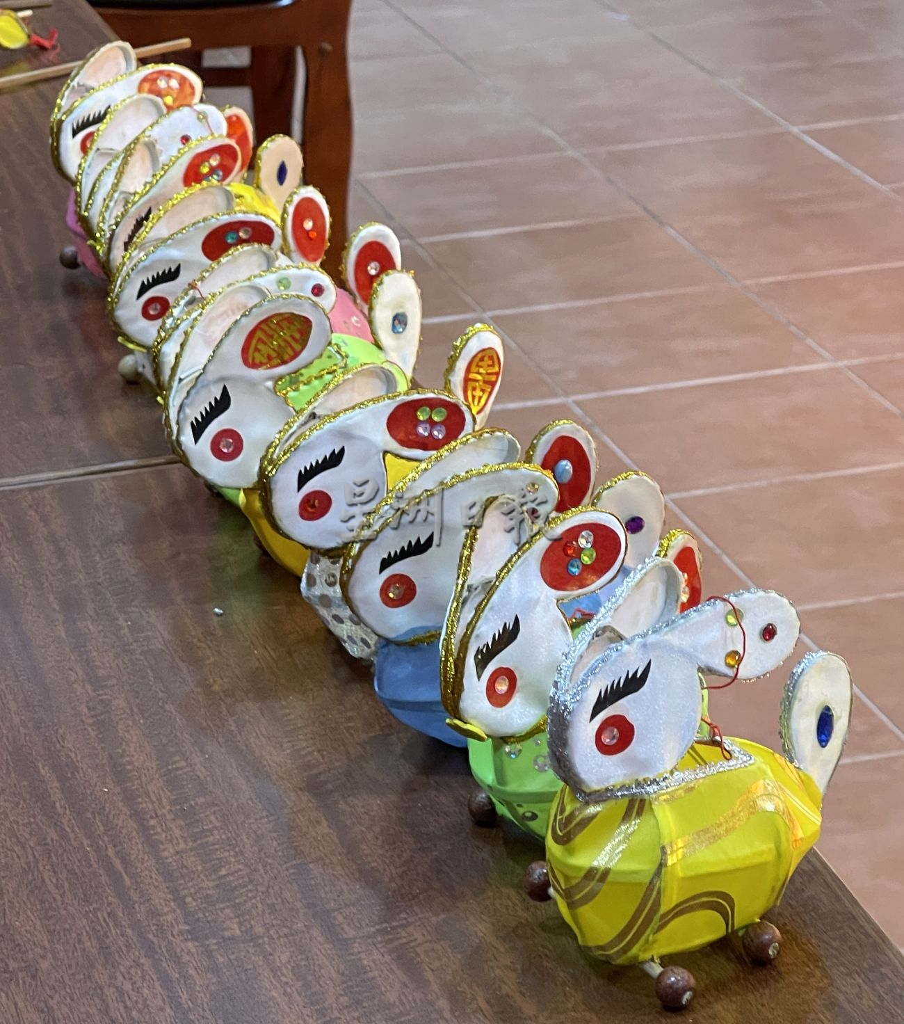 (古城封面主文)秦淮花灯向甲贺年·年景只有更美