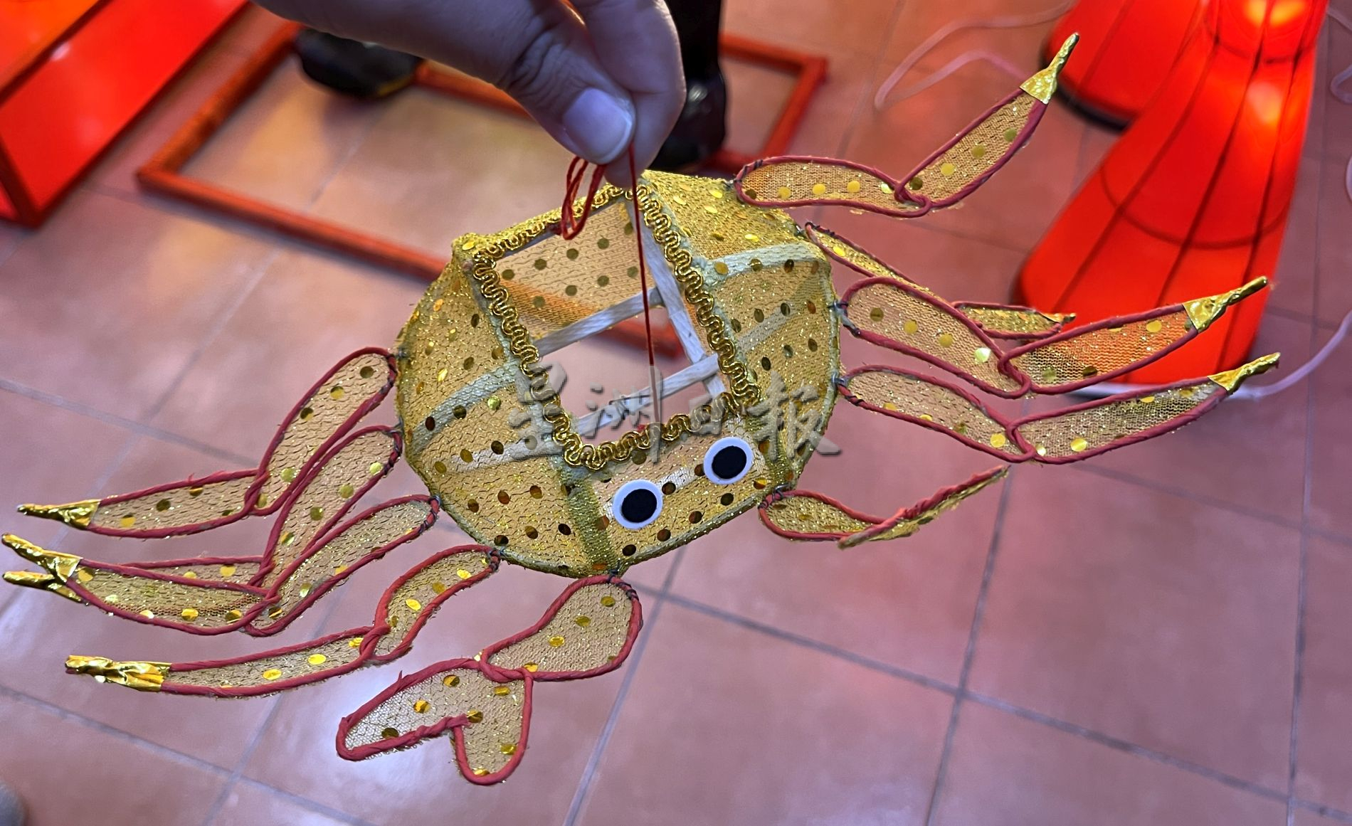 (古城封面主文)秦淮花灯向甲贺年·年景只有更美