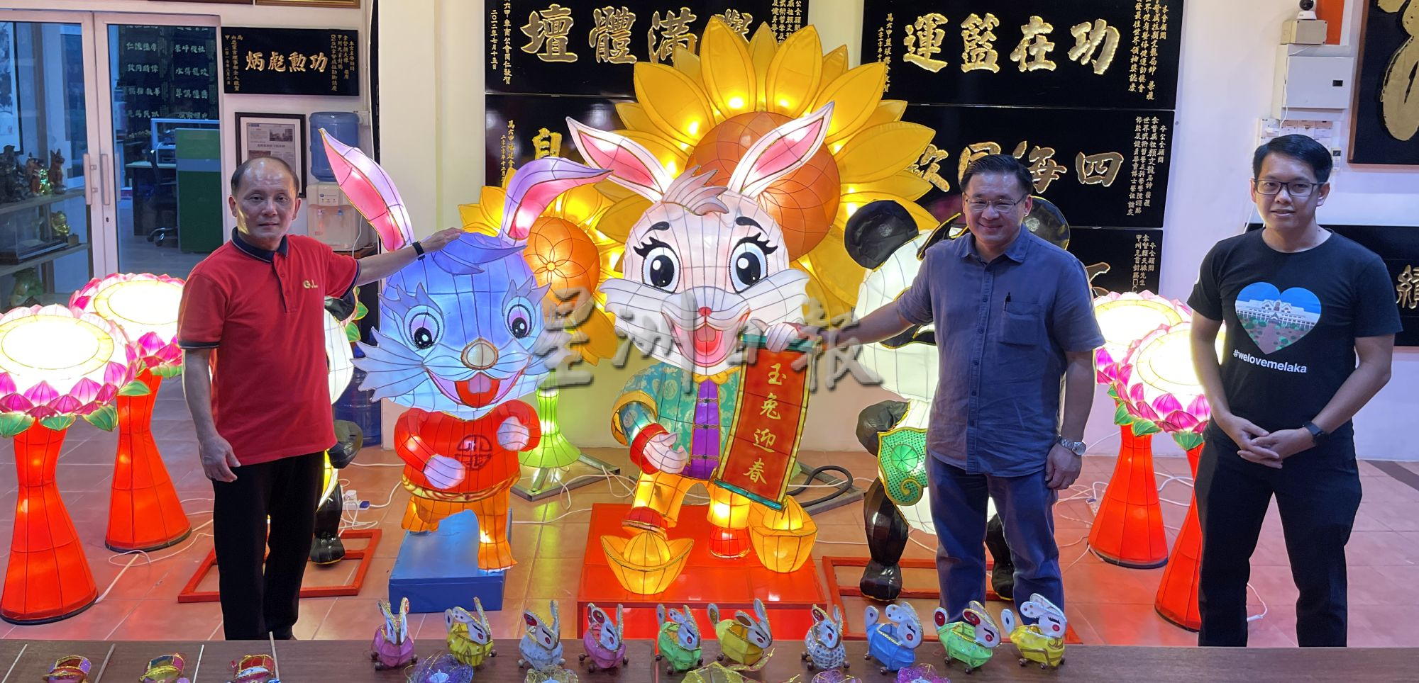 (古城封面主文)秦淮花灯向甲贺年·年景只有更美