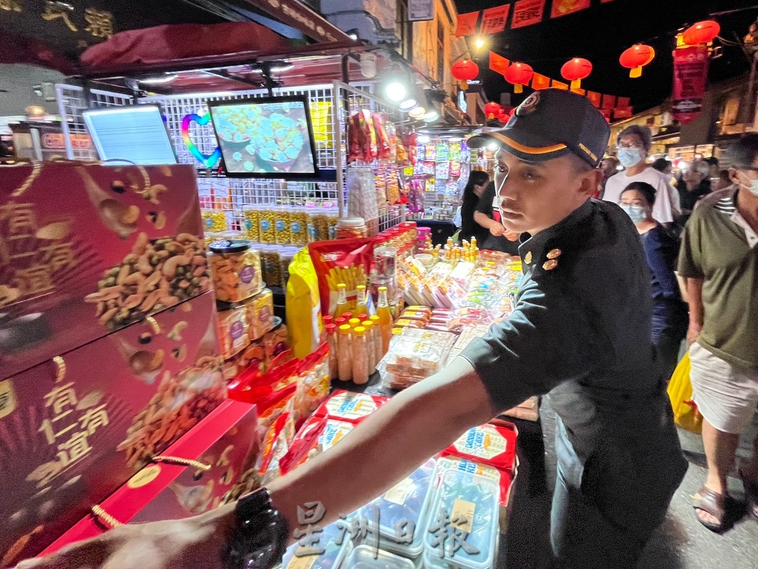 (古城封面副文)鸡蛋供应充足,民众受促勿囤积鸡蛋,要留给后面的顾客