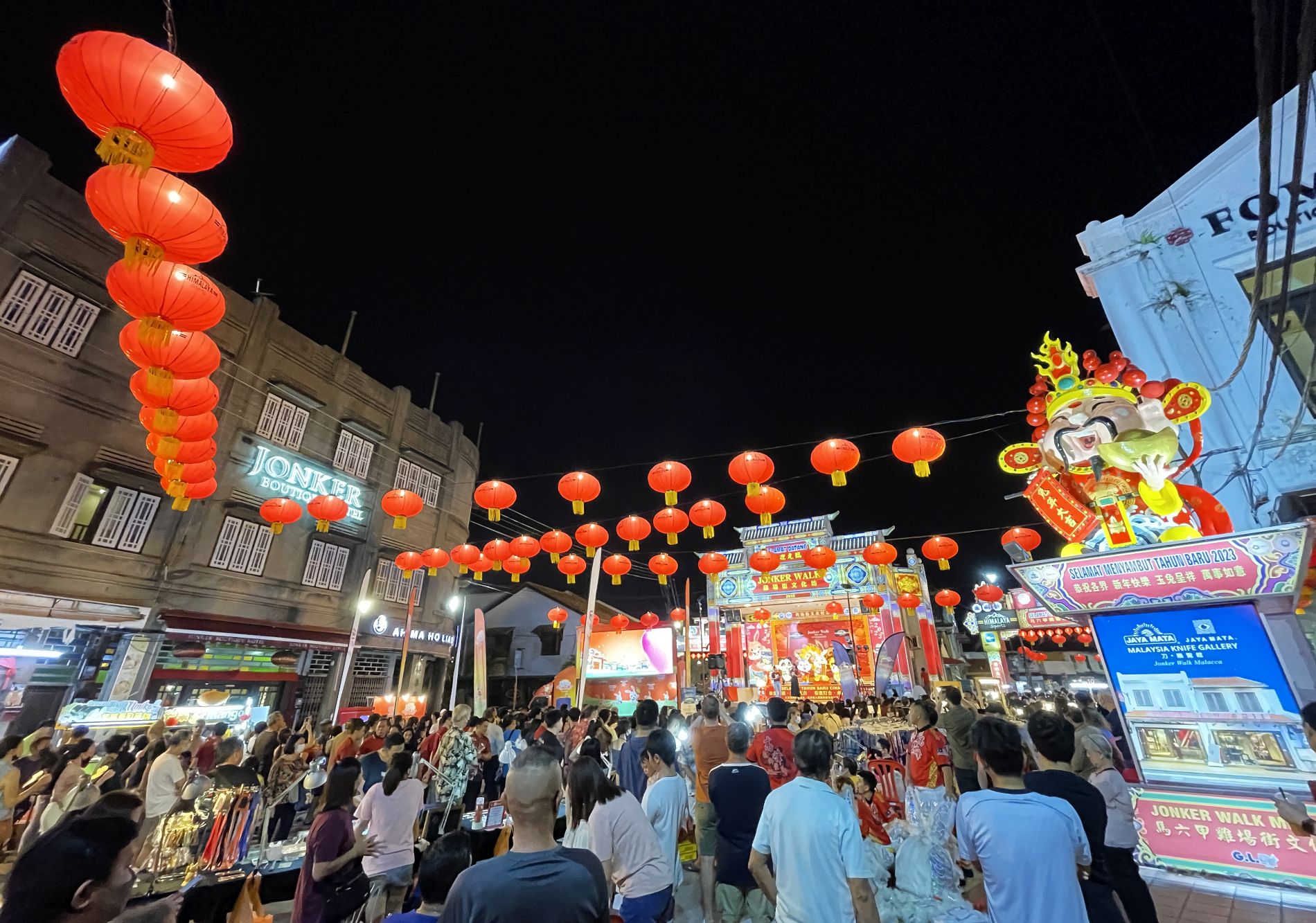 (古城第5版主文)鸡场街灯笼亮起来了!