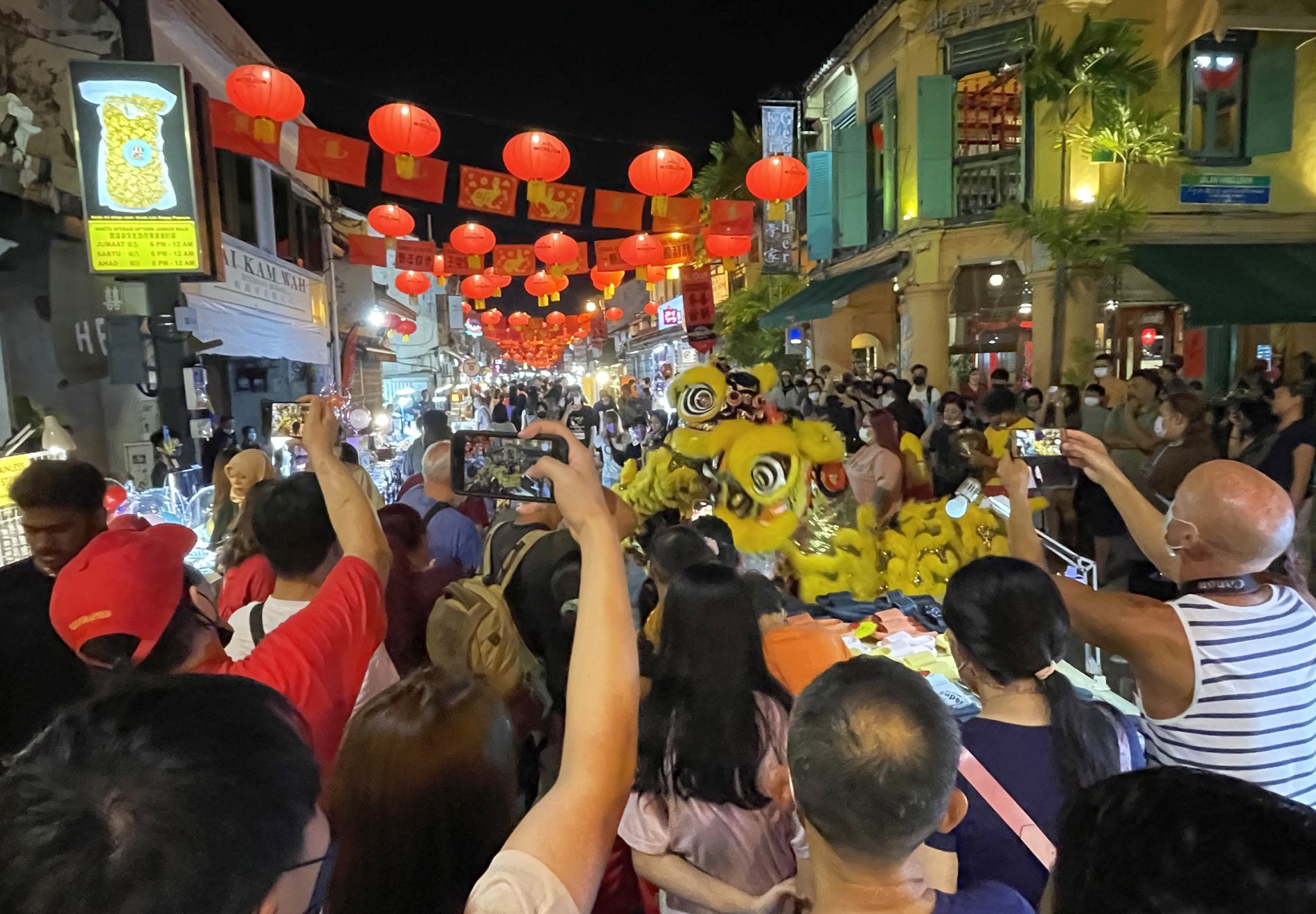 (古城第5版主文)鸡场街灯笼亮起来了!