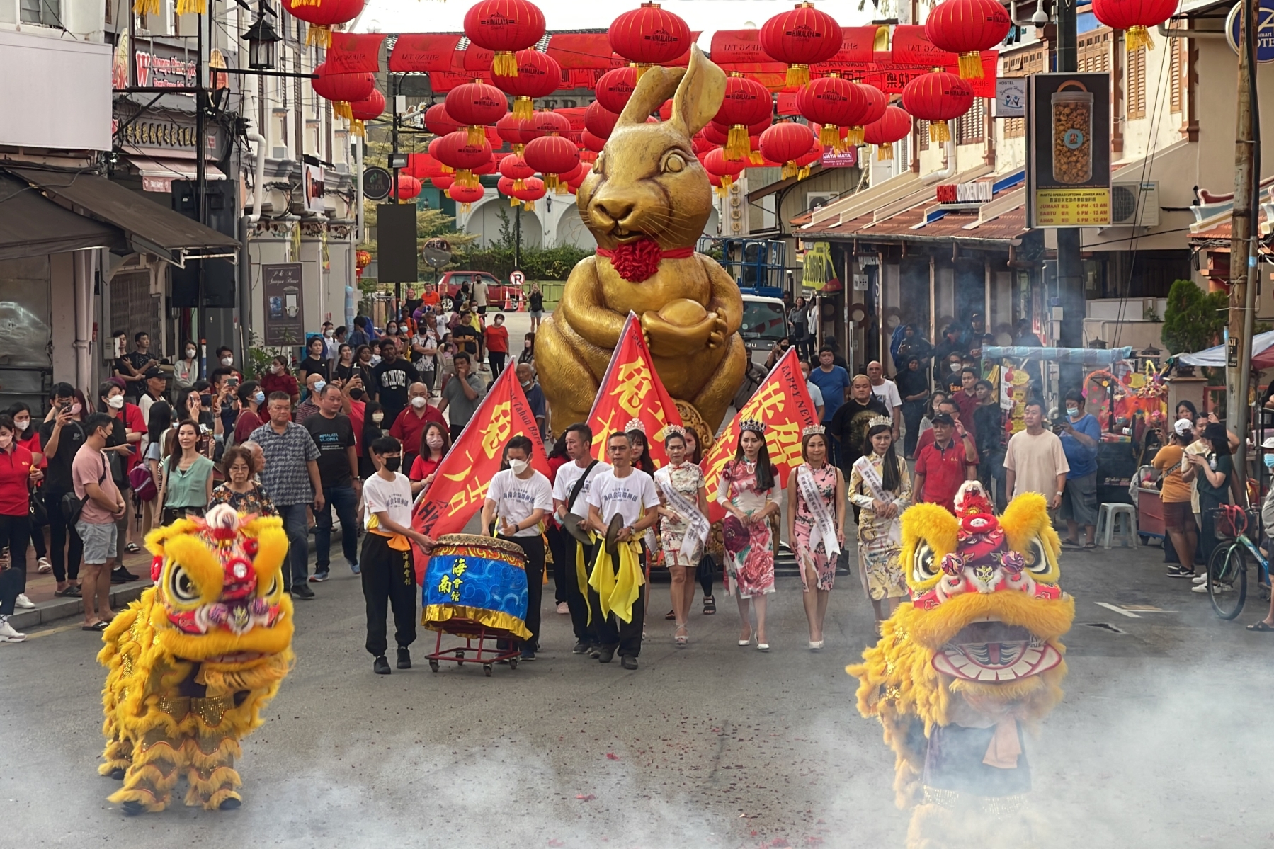 （古城第三版主文）“兔圆年”亮相鸡场街·周一升空坐镇