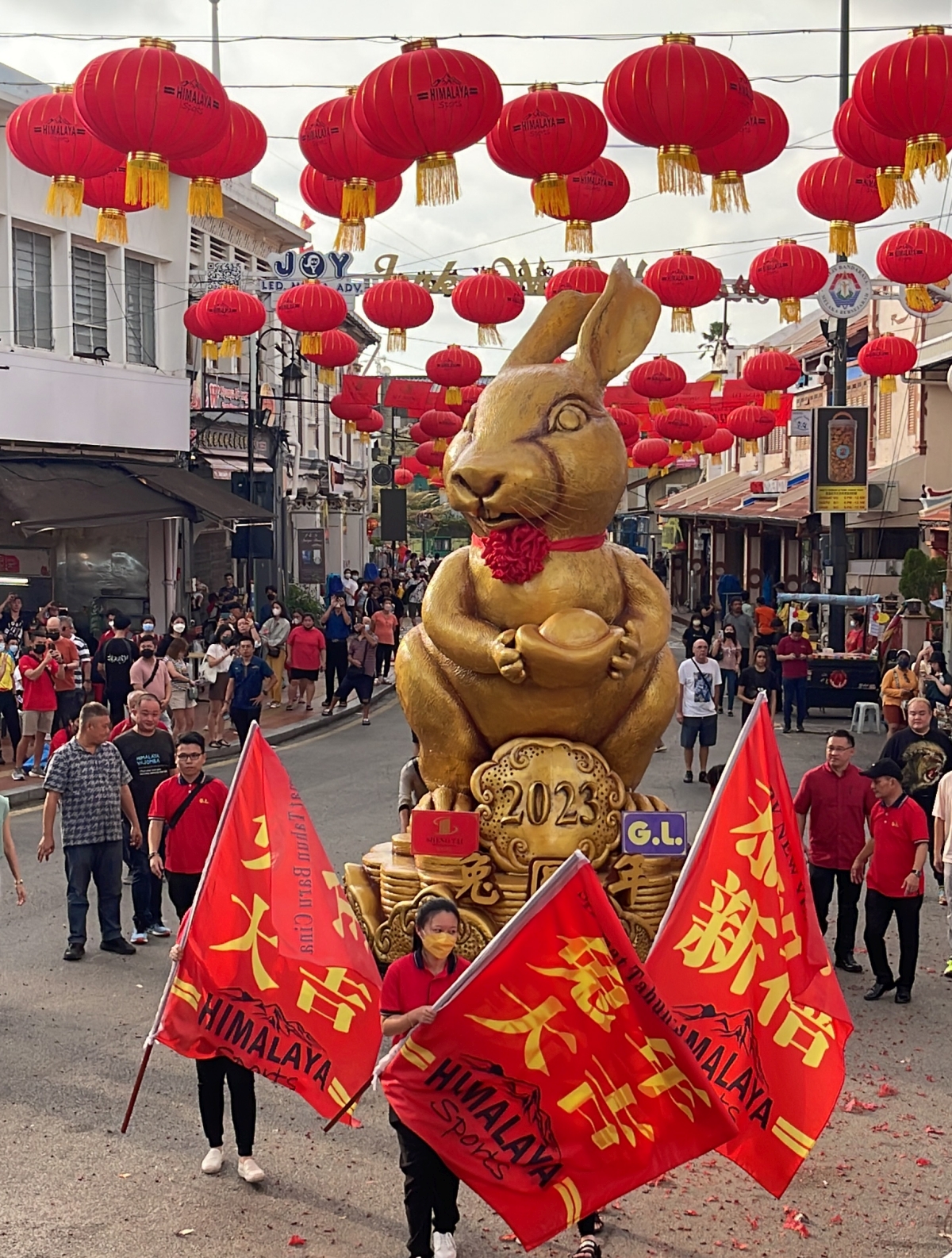 （古城第三版主文）“兔圆年”亮相鸡场街·周一升空坐镇