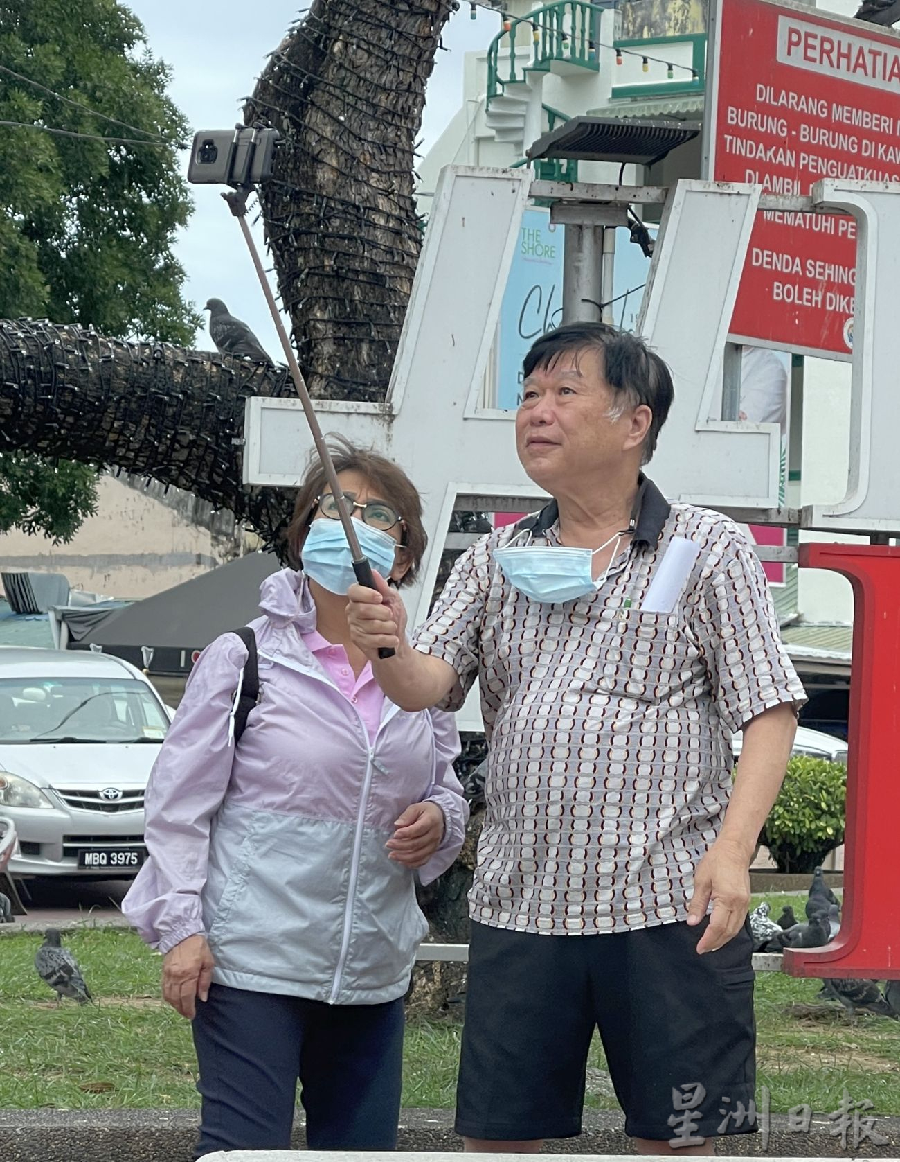 (古城第三版主文)处处“咔嚓”声不断·游客玩转打卡乐开怀