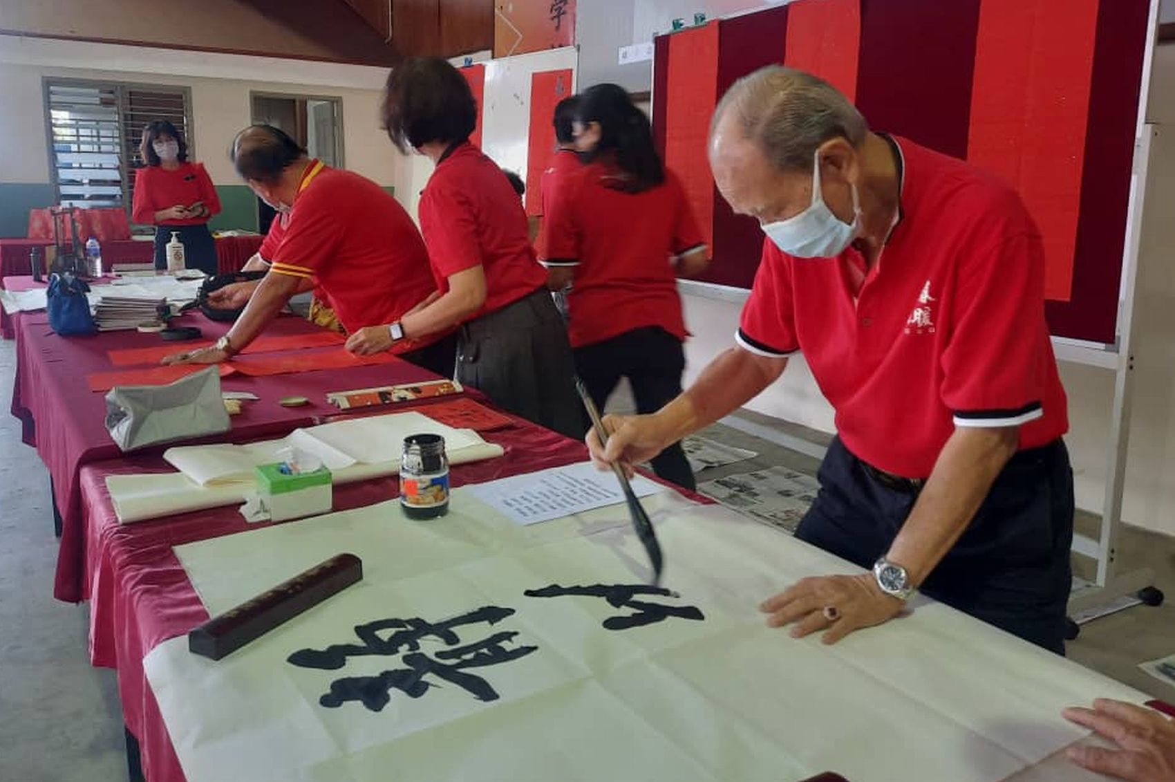 (古城第二版主文)《春暖人间,家家贴春联》武吉波浪华小第一炮打响