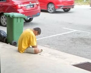(古城第二版主文)疑吸强力胶男破坏档口 商家忧对方伤人促警方关注