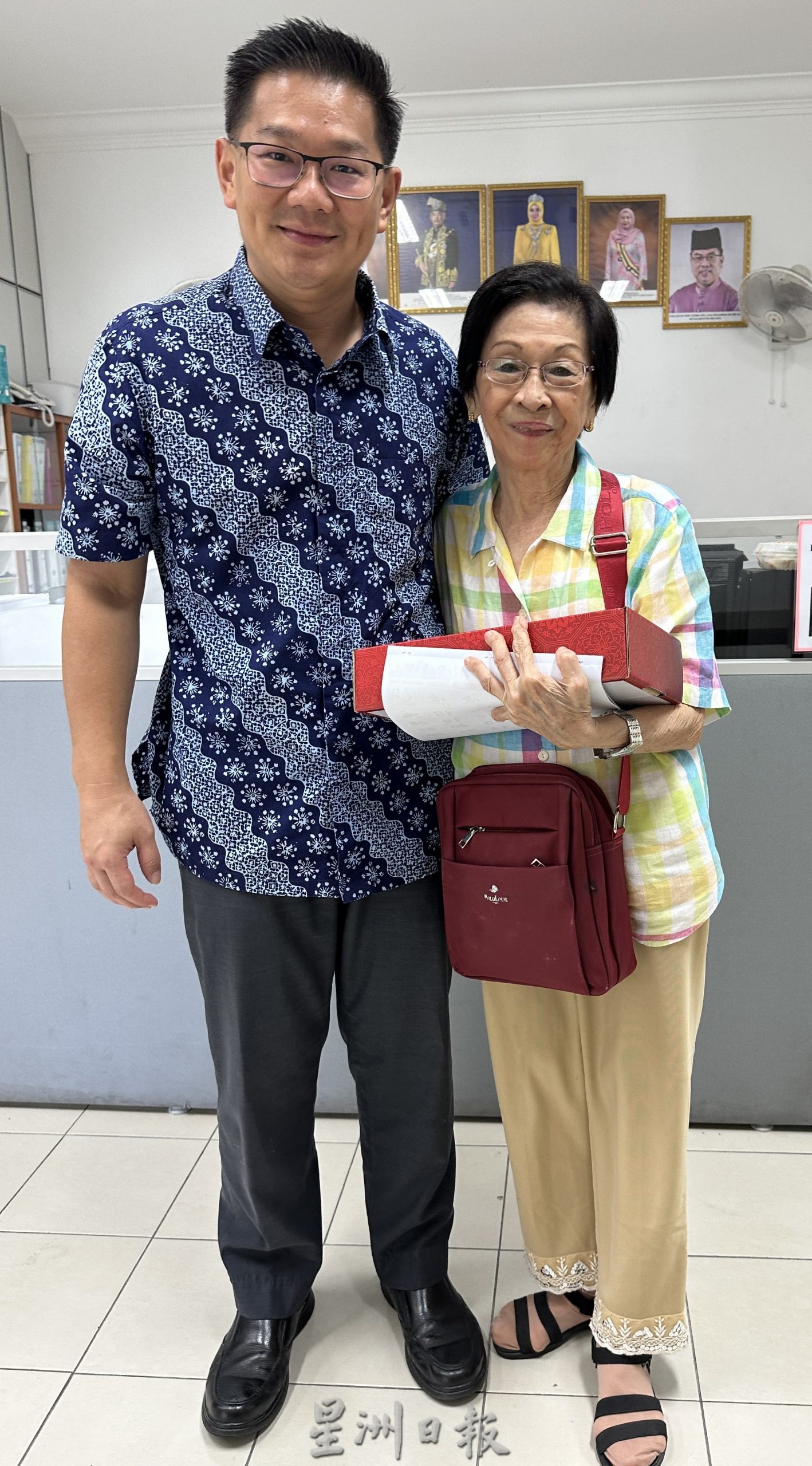 (古城第五版主文)79岁选民送上亲制彩虹燕菜甜点,感恩林万锋帮助度过人生艰难时刻