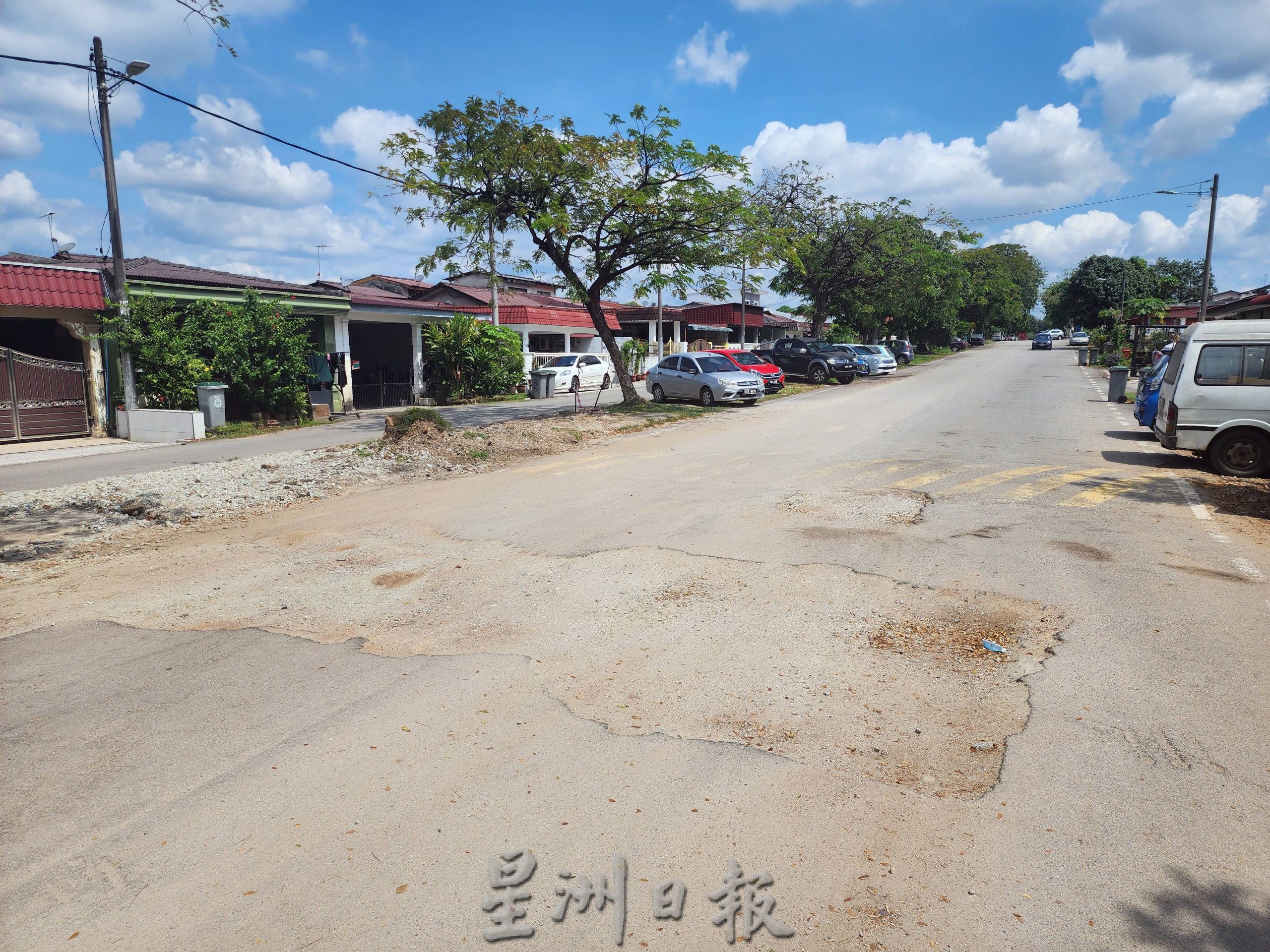 (古城第六版主文)爱极乐高原花园地下水管进行工程后留下大洞,威胁使用者安全