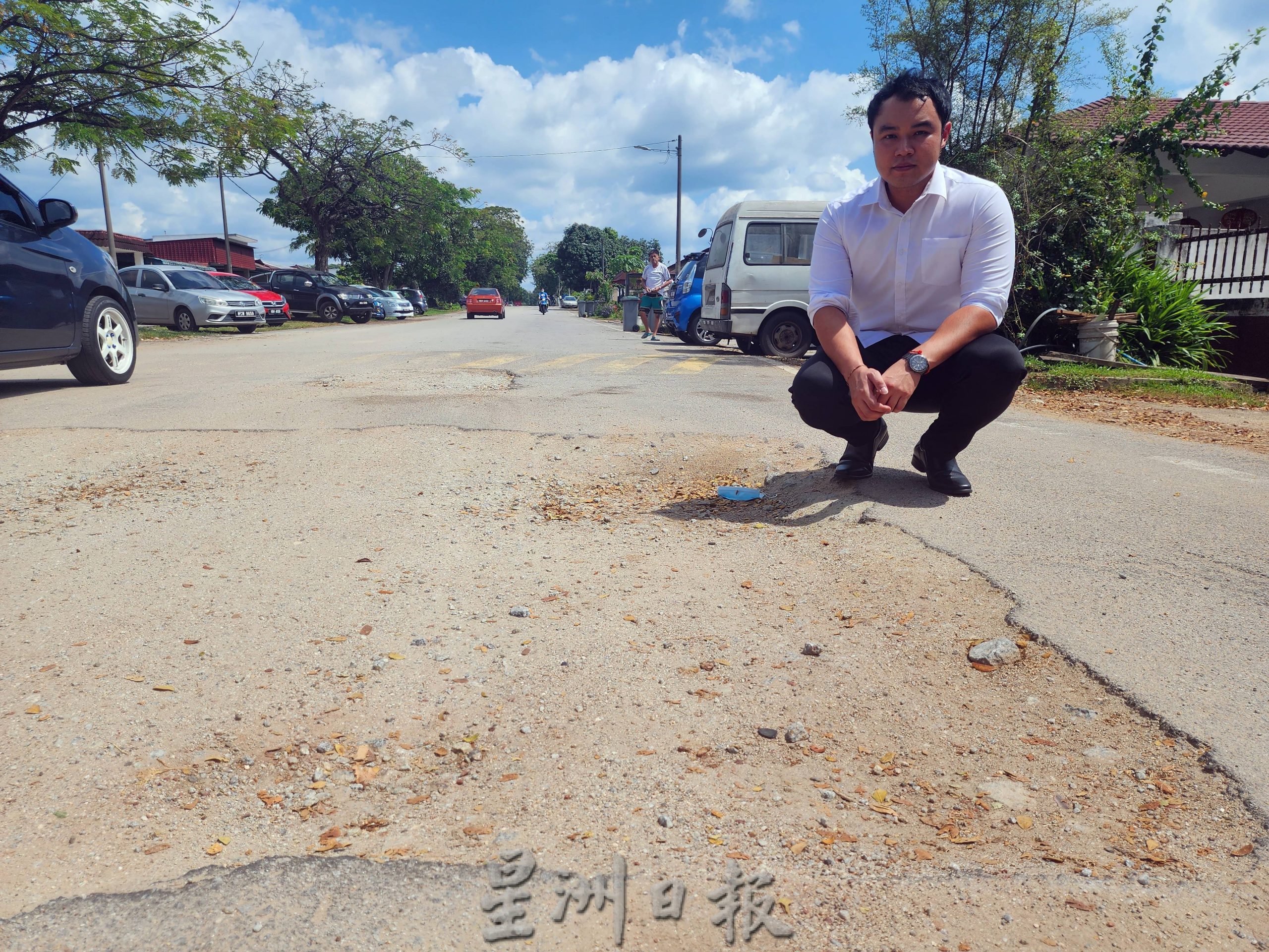 (古城第六版主文)爱极乐高原花园地下水管进行工程后留下大洞,威胁使用者安全