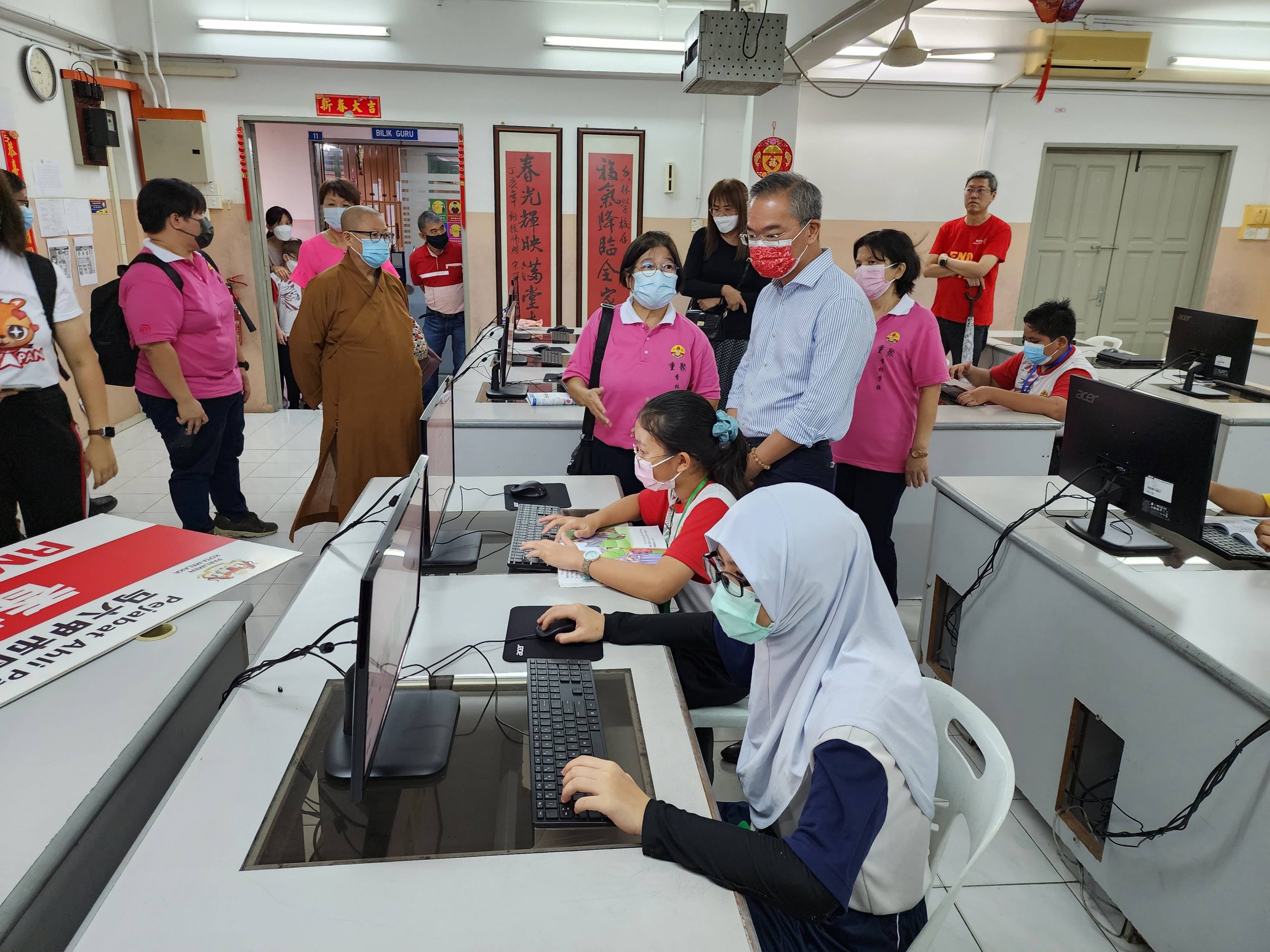 (古城第六版主文)邱培栋:团结人民从小做起,各校互相交流互相了解,互相了解便会互相爱护及团结