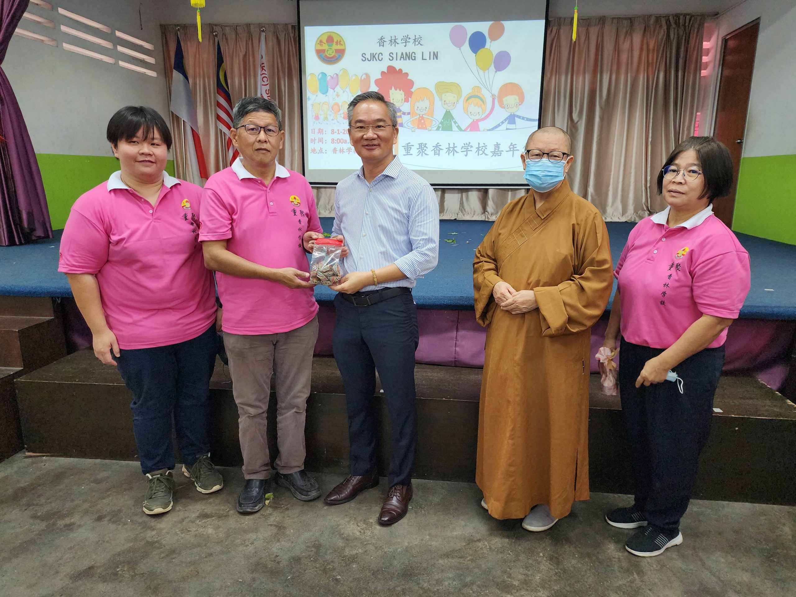 (古城第六版主文)邱培栋:团结人民从小做起,各校互相交流互相了解,互相了解便会互相爱护及团结