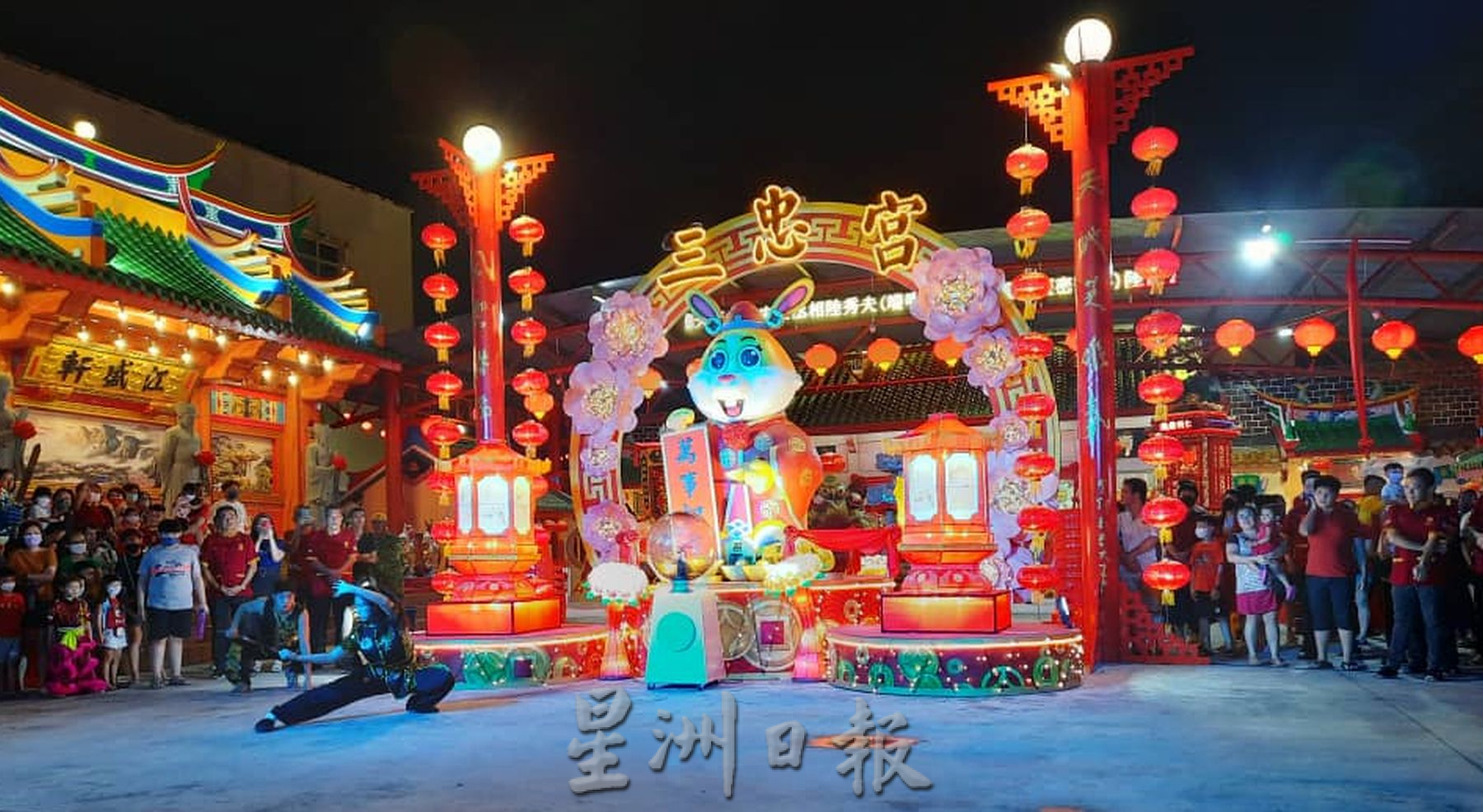 (古城第四版主文)三忠宫年景亮灯,大马狮王“重见天日”