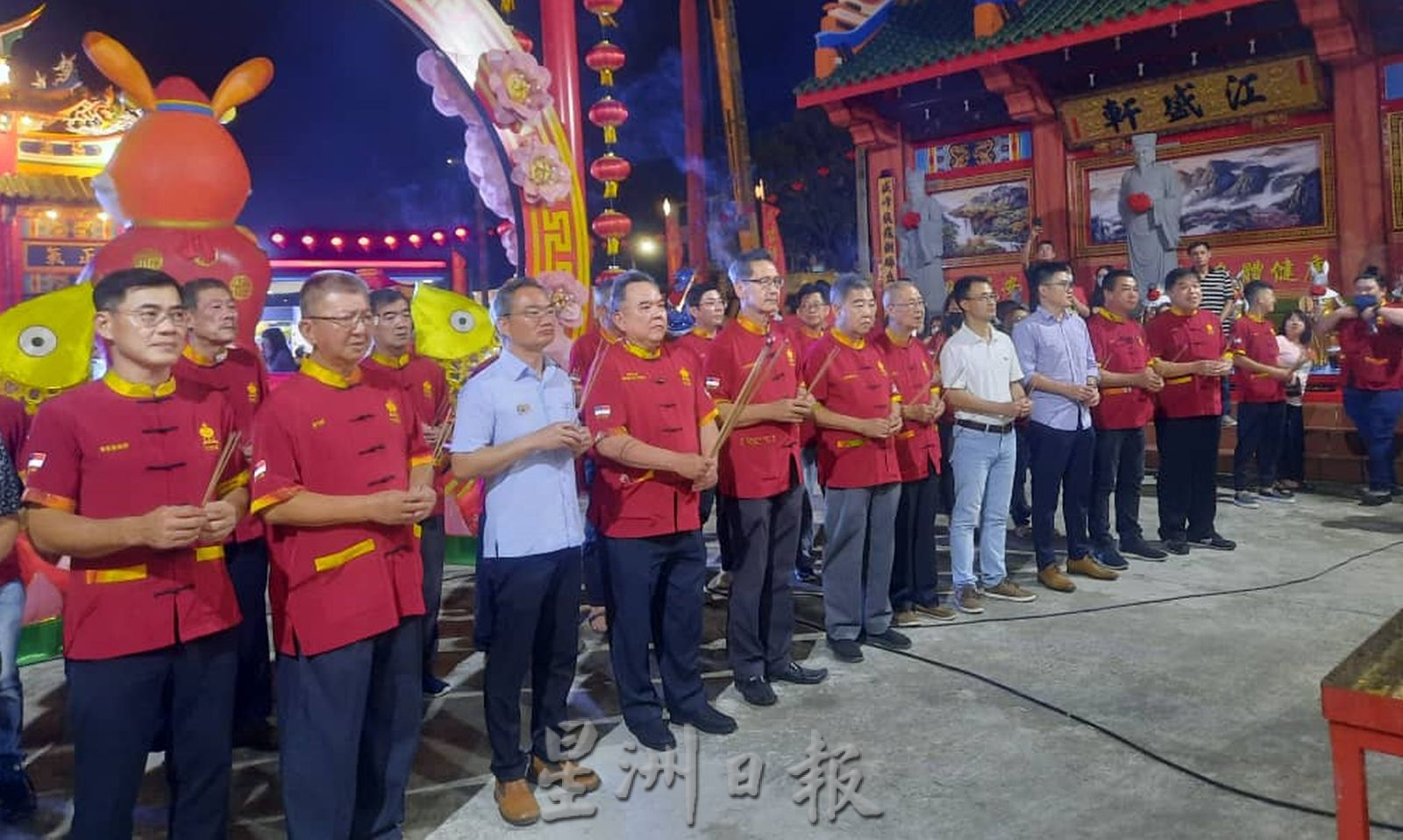 (古城第四版主文)三忠宫年景亮灯,大马狮王“重见天日”