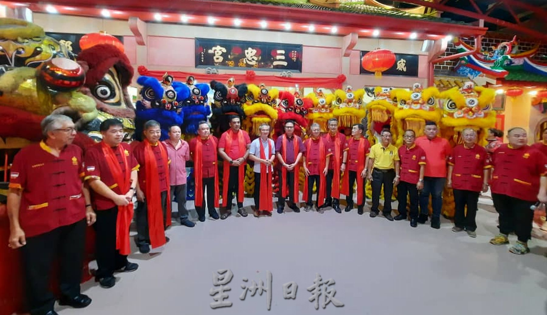 (古城第四版主文)三忠宫年景亮灯,大马狮王“重见天日”