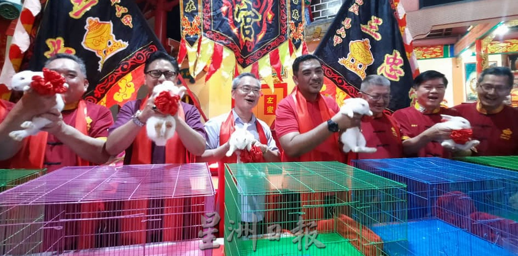 (古城第四版主文)三忠宫年景亮灯,大马狮王“重见天日”