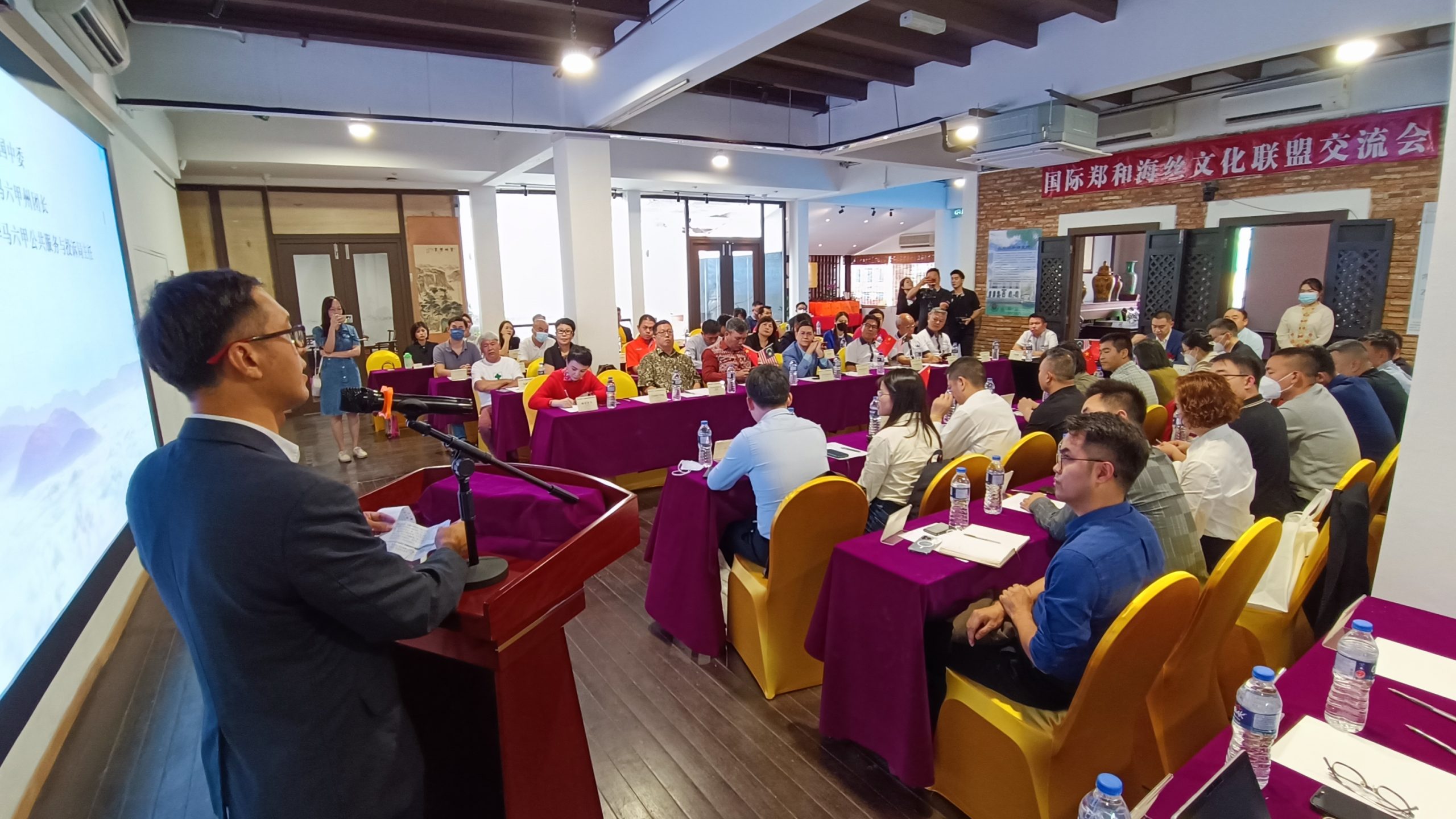 （古城第四版主文）马来西亚与中国重庆企业经贸交流会