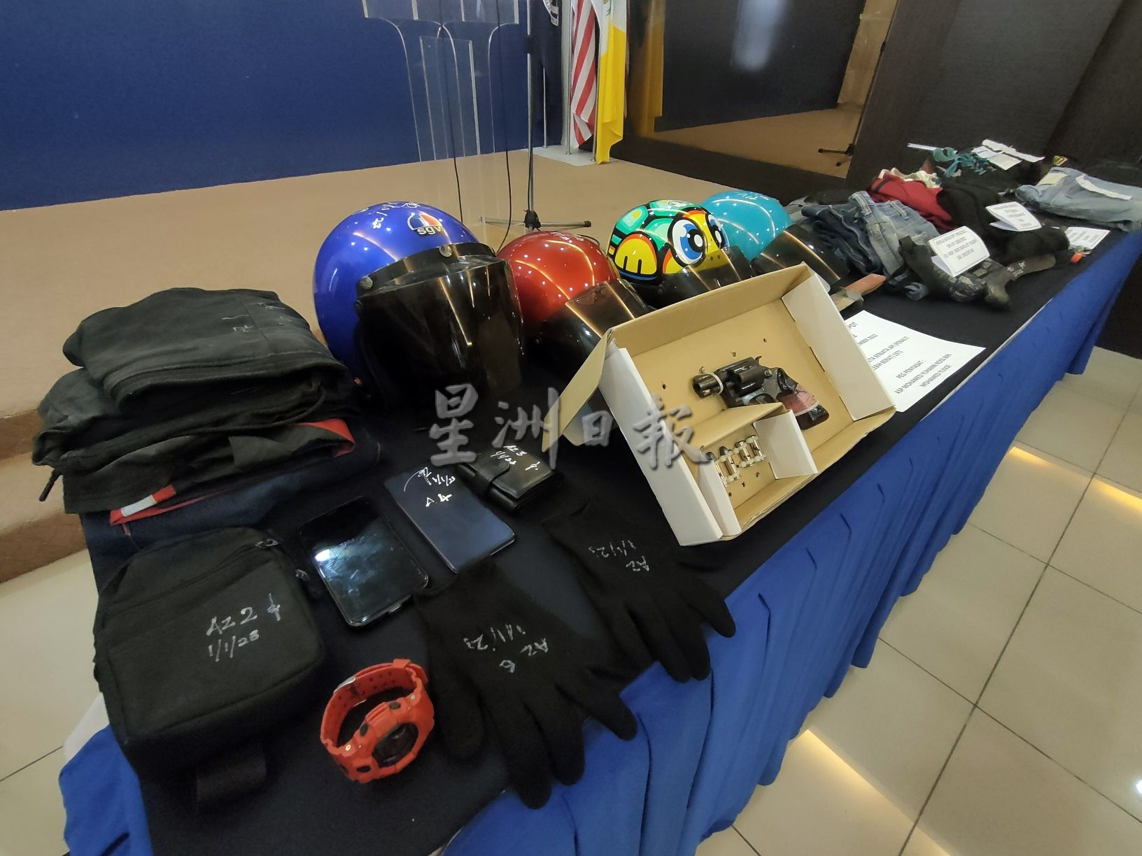 (大北马)1个月抢6便利店 2枪匪落网