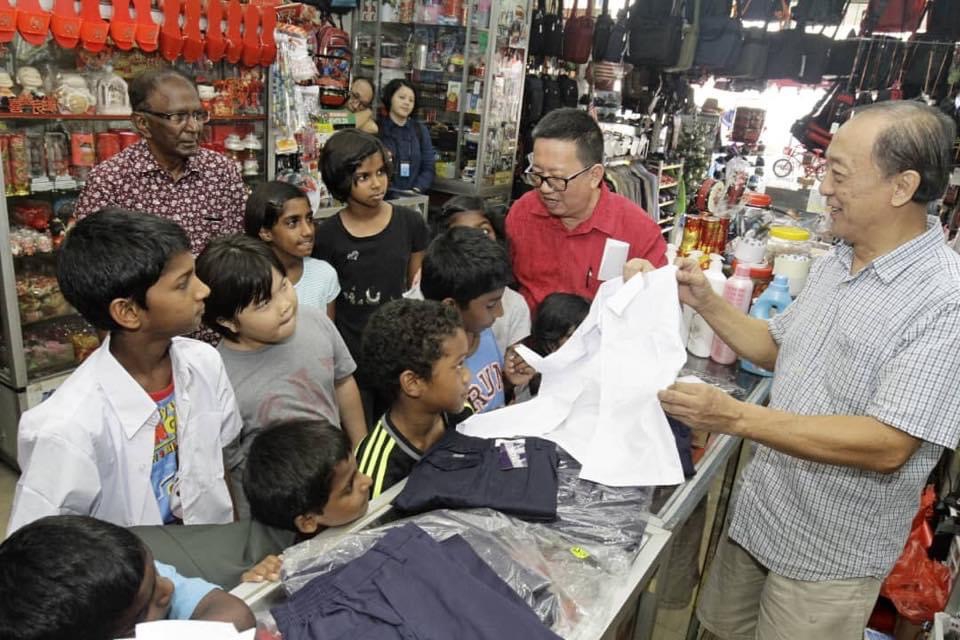 (大北马)“因为有爱 与你同在”赠送贫寒学生校服计划