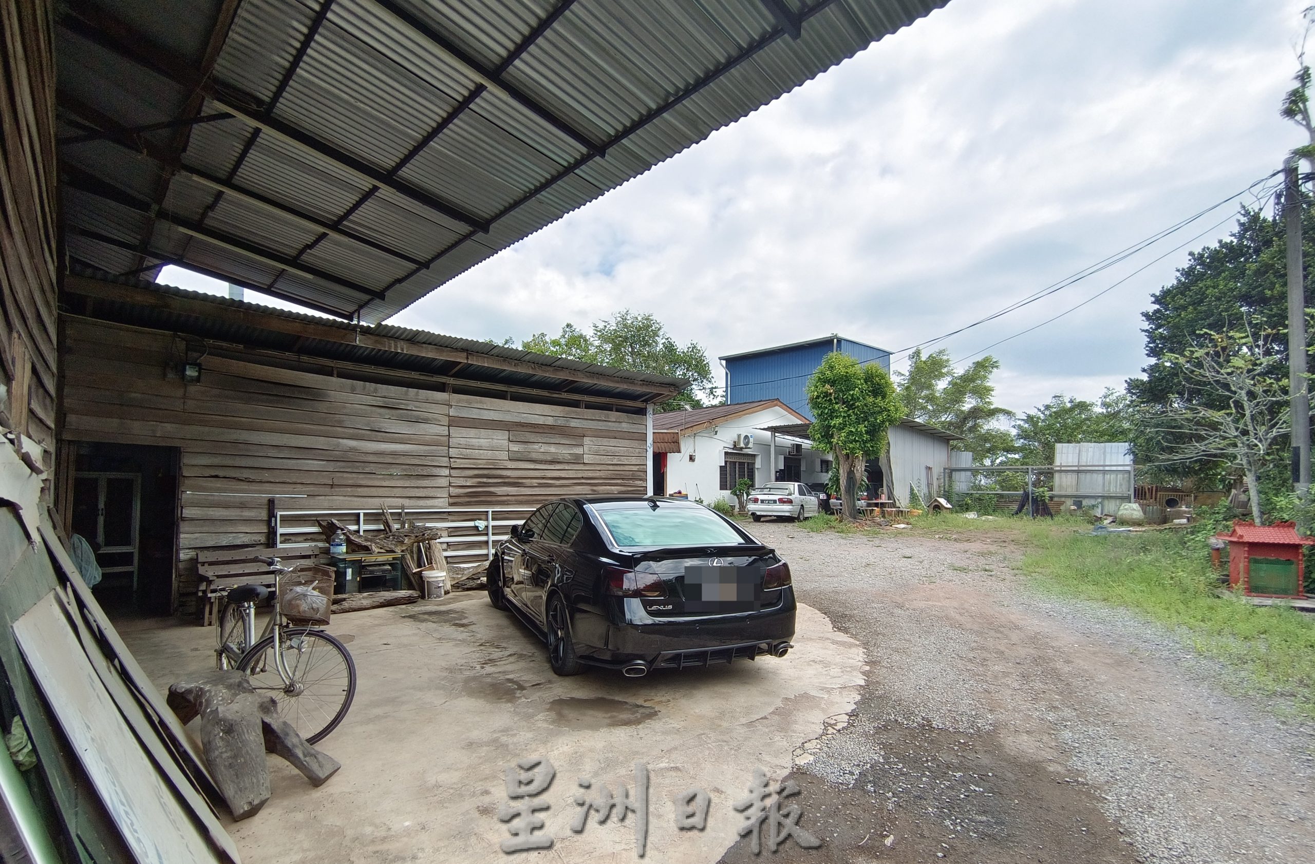 (大北马)一场火灾,让他们失去了百年的老祖屋,更唤醒他们住家入口必须加宽的重要。