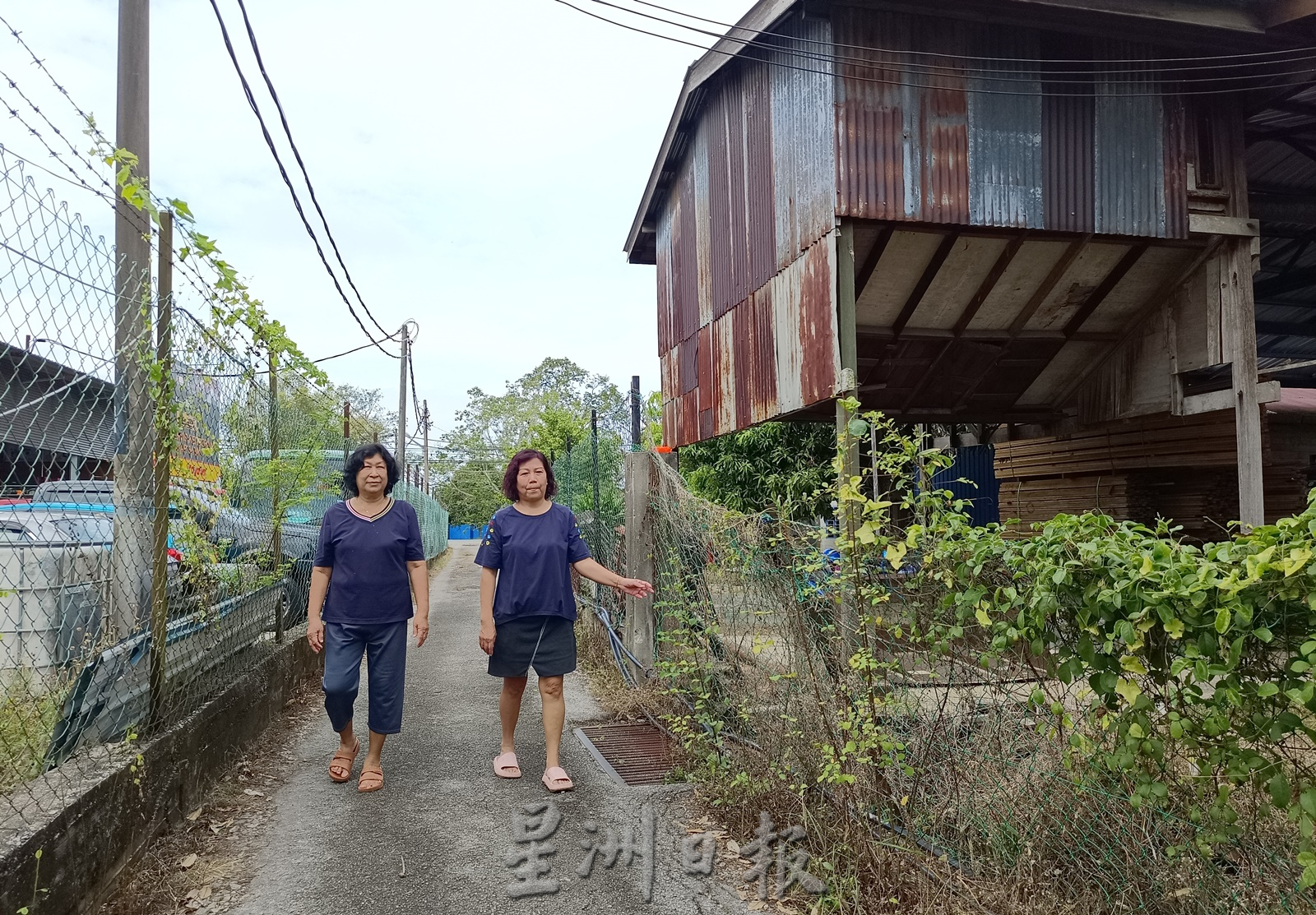(大北马)一场火灾,让他们失去了百年的老祖屋,更唤醒他们住家入口必须加宽的重要。