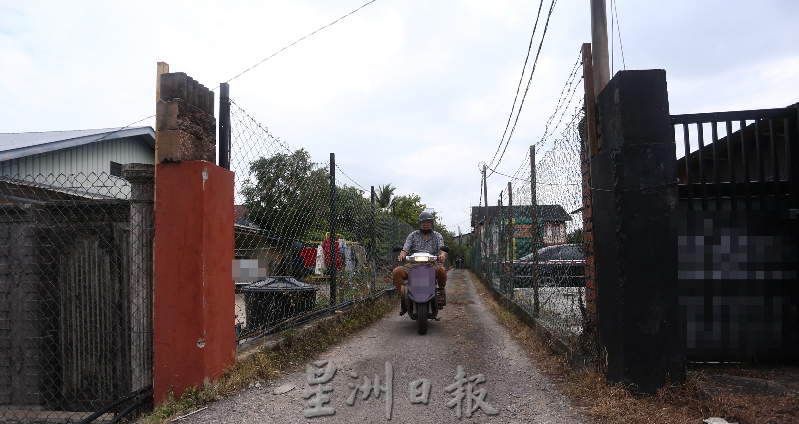 (大北马)一场火灾,让他们失去了百年的老祖屋,更唤醒他们住家入口必须加宽的重要。