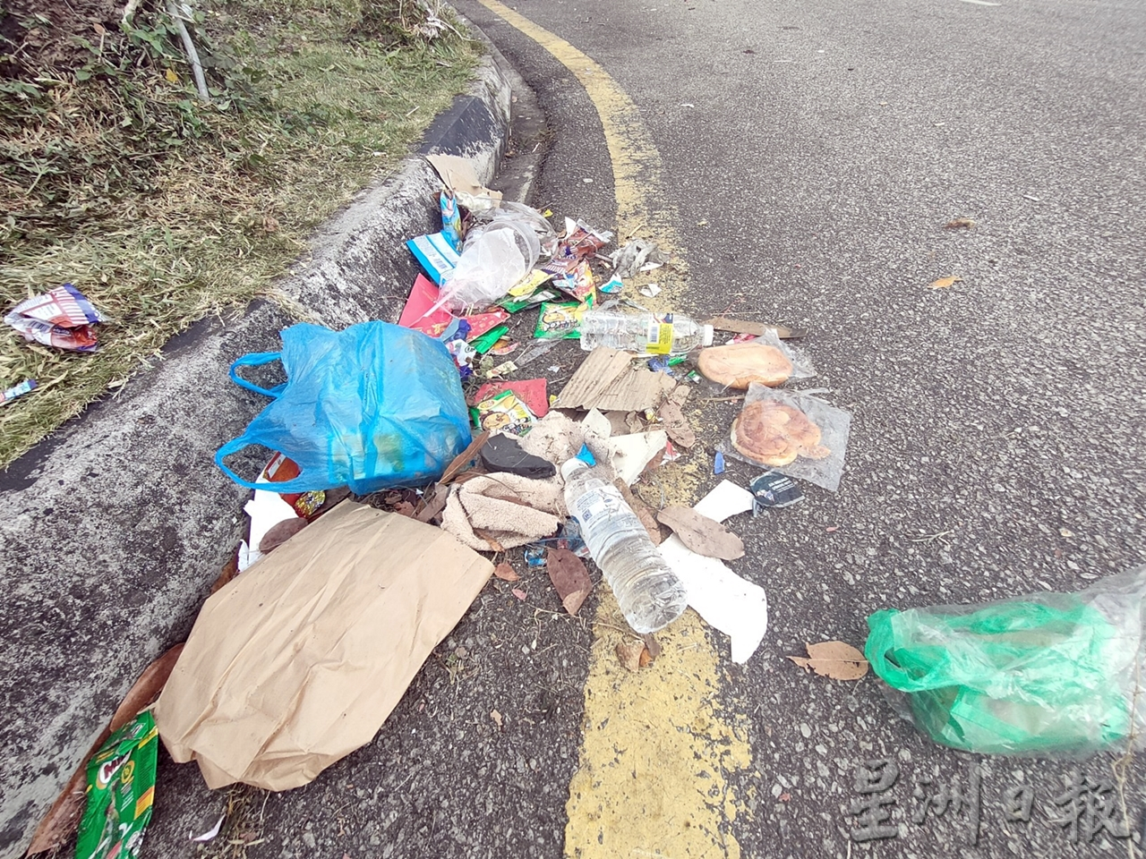 (大北马)乞丐离开 天公坛下留大量垃圾