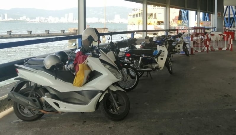 (大北马)停放摩托车在码头改搭快艇,不鼓励停放多天