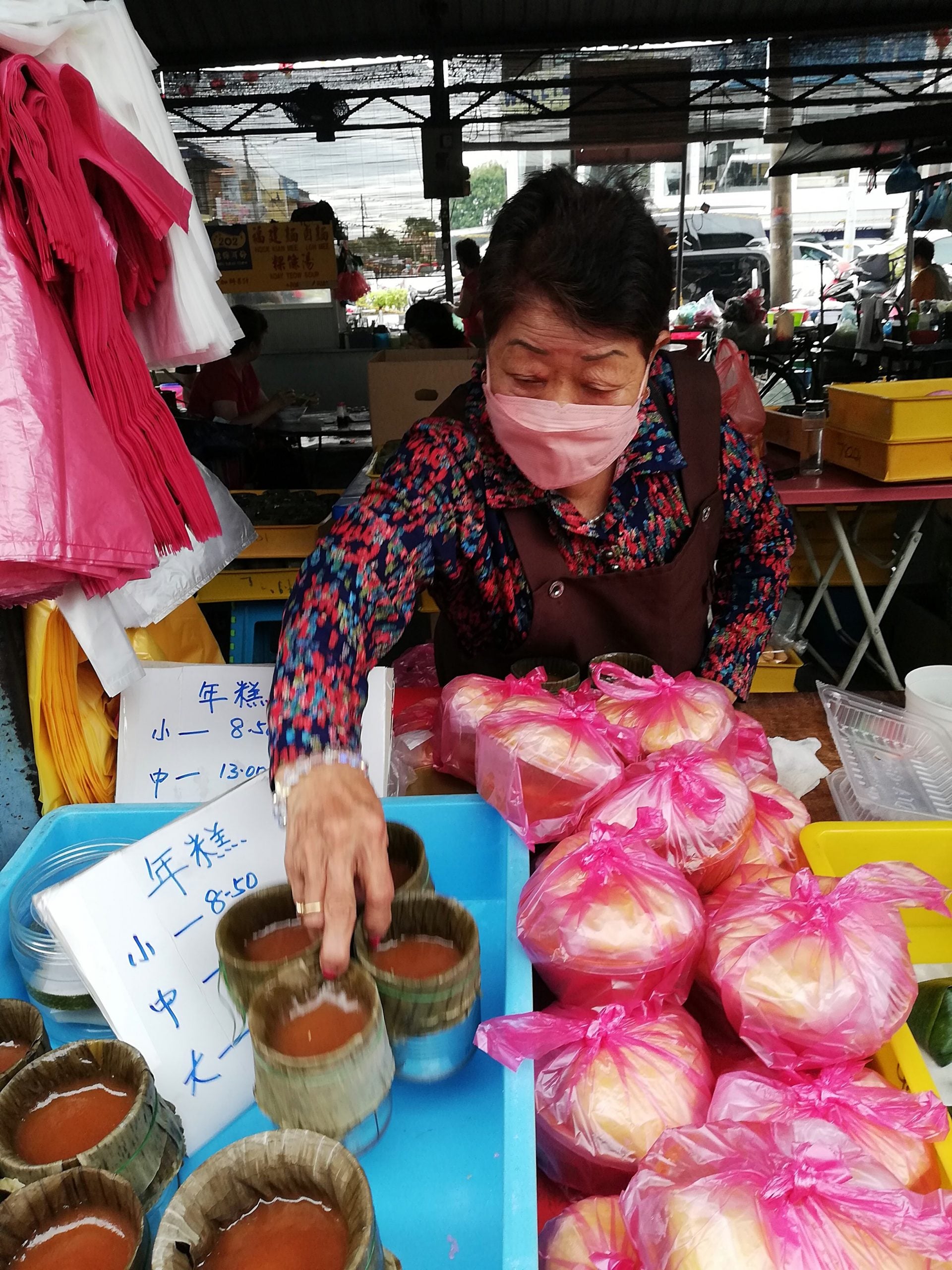 （大北马）北海区新年特稿新年期间，家家必备年糕及年饼，虽贵还是必须买来应节。