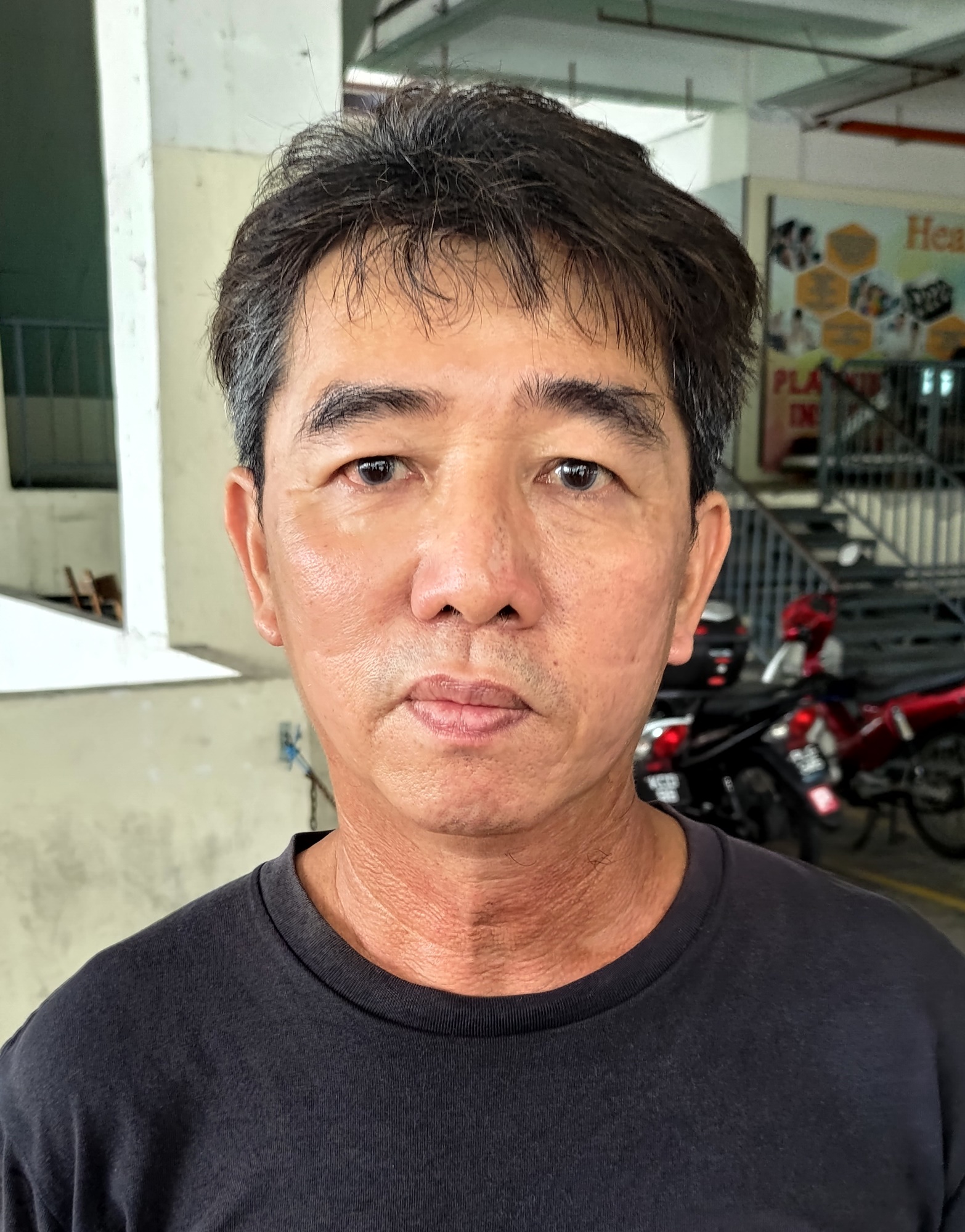 (大北马)垄尾区组屋住宅垃圾桶爆满,近2日垃圾车未收垃圾