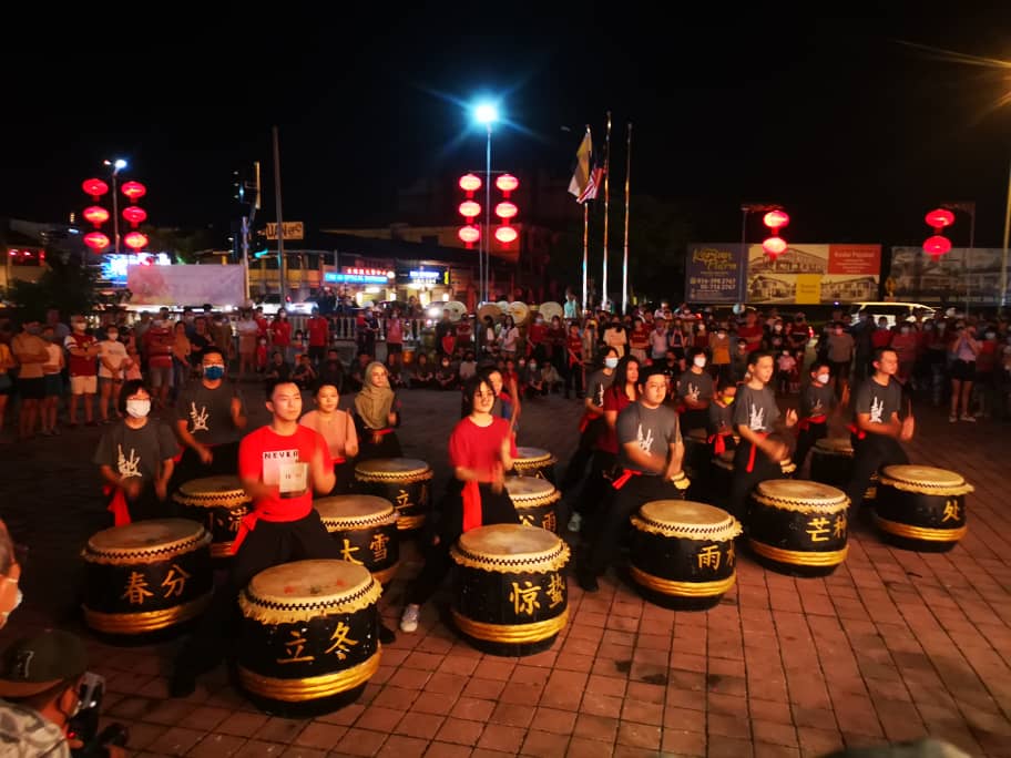 巴里文打古庙迎春 舞龙舞狮好热闹  